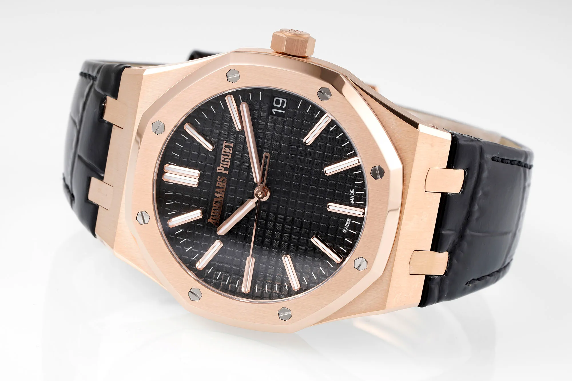 【High-end replica】💰1240! Top replica 💰Private chat! APS Audemars Piguet Royal Oak 15510 - shocking launch: using 4302 integrated movement - achieving the pinnacle of steel watches - demonstrating strength and defending the "steel" king! [5 subtleties] 1. The authentic product is disassembled and the size is 41X10.4 mm, which is consistent with the original product! 2. Perfectly restore every detail of the authentic watch case, showing the masculine temperament of the authentic "angular, perseverant and courageous" watch. 3. The workmanship of the steel strap is impeccable, and is better than any steel strap watch on the market. The tightness of the "buffer belt" connecting the steel strap head and the watch title is exactly the same as the original. 4. Audemars Piguet CAL.4302 all-in-one machine! Power up to 72 hours is more stable, better and more real. 5. The "biscuit texture" of the dial is three-dimensional and full, full of energy! It is by no means an ordinary small factory that is in despair. Experience the wonderful experience and feel the difference! Produced by APS, it must be a high-quality product!