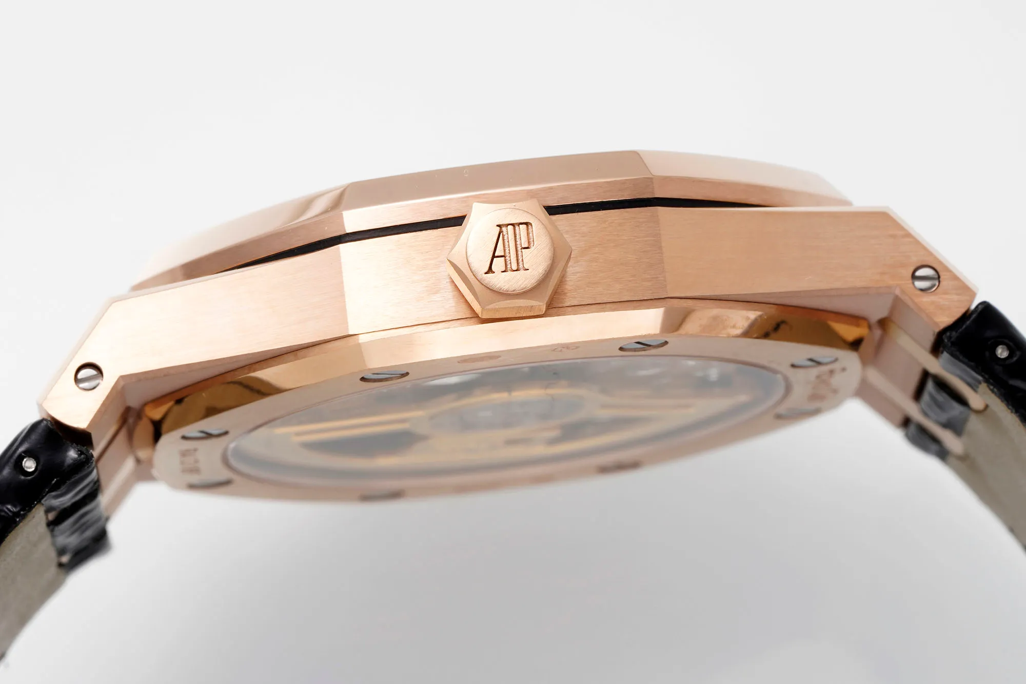 【High-end replica】💰1240! Top replica 💰Private chat! APS Audemars Piguet Royal Oak 15510 - shocking launch: using 4302 integrated movement - achieving the pinnacle of steel watches - demonstrating strength and defending the "steel" king! [5 subtleties] 1. The authentic product is disassembled and the size is 41X10.4 mm, which is consistent with the original product! 2. Perfectly restore every detail of the authentic watch case, showing the masculine temperament of the authentic "angular, perseverant and courageous" watch. 3. The workmanship of the steel strap is impeccable, and is better than any steel strap watch on the market. The tightness of the "buffer belt" connecting the steel strap head and the watch title is exactly the same as the original. 4. Audemars Piguet CAL.4302 all-in-one machine! Power up to 72 hours is more stable, better and more real. 5. The "biscuit texture" of the dial is three-dimensional and full, full of energy! It is by no means an ordinary small factory that is in despair. Experience the wonderful experience and feel the difference! Produced by APS, it must be a high-quality product!