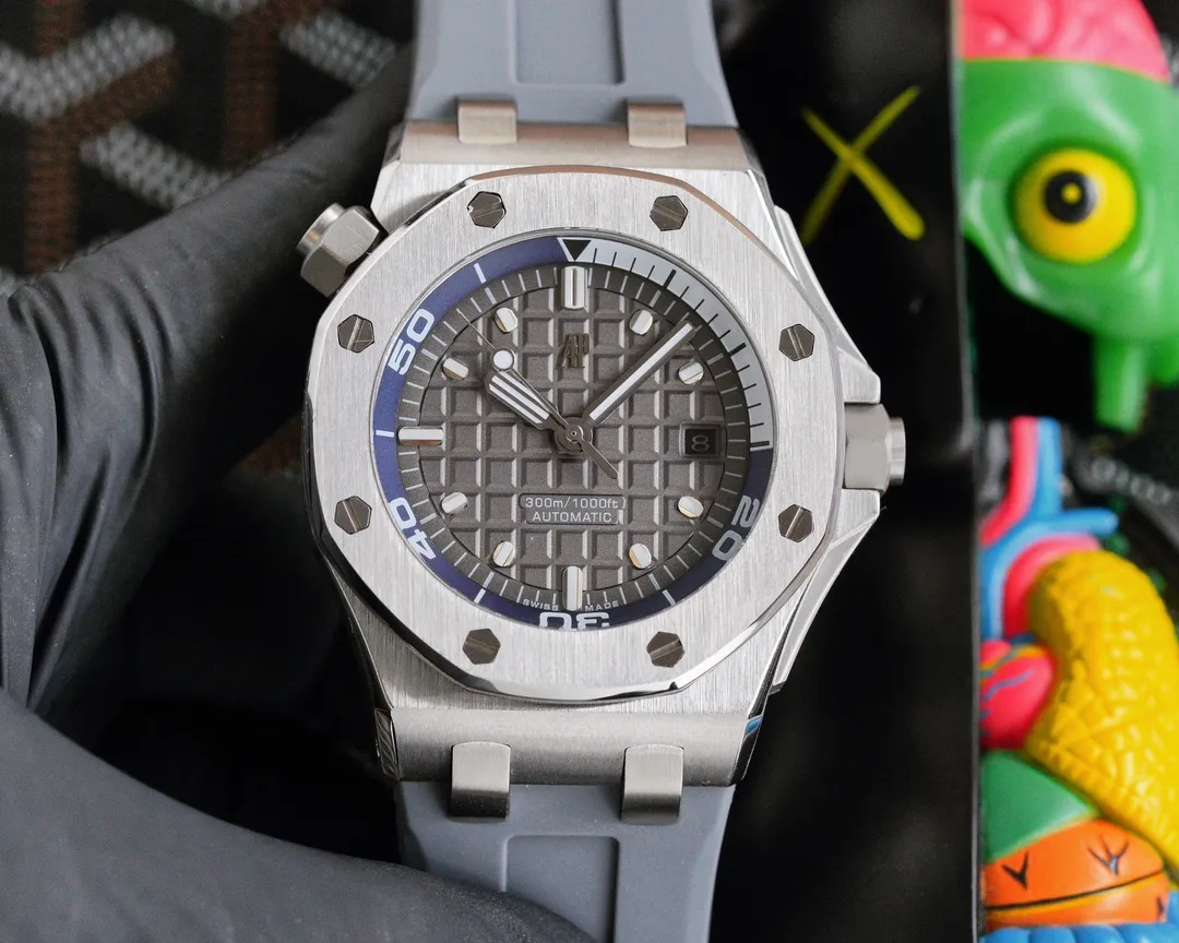 【High-end replica】💰1720! Audemars Piguet 15710ST.OO.A002CA.01 Royal Oak Offshore Men's Mechanical Watch, size 42MM14MM, with replica original Cal. fully automatic mechanical movement, crystal glass, imported 316 stainless steel case, with imported rubber strap, original pin buckle, ultra-high quality, value for money, a must-have artifact for tough guys After multiple processes of polishing and frosting, Audemars Piguet's unique octagonal bezel finally expresses sharp angular lines. Audemars Piguet's entry-level watch