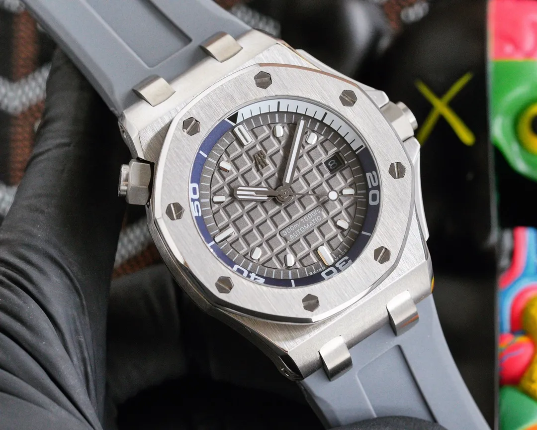 【High-end replica】💰1720! Audemars Piguet 15710ST.OO.A002CA.01 Royal Oak Offshore Men's Mechanical Watch, size 42MM14MM, with replica original Cal. fully automatic mechanical movement, crystal glass, imported 316 stainless steel case, with imported rubber strap, original pin buckle, ultra-high quality, value for money, a must-have artifact for tough guys After multiple processes of polishing and frosting, Audemars Piguet's unique octagonal bezel finally expresses sharp angular lines. Audemars Piguet's entry-level watch