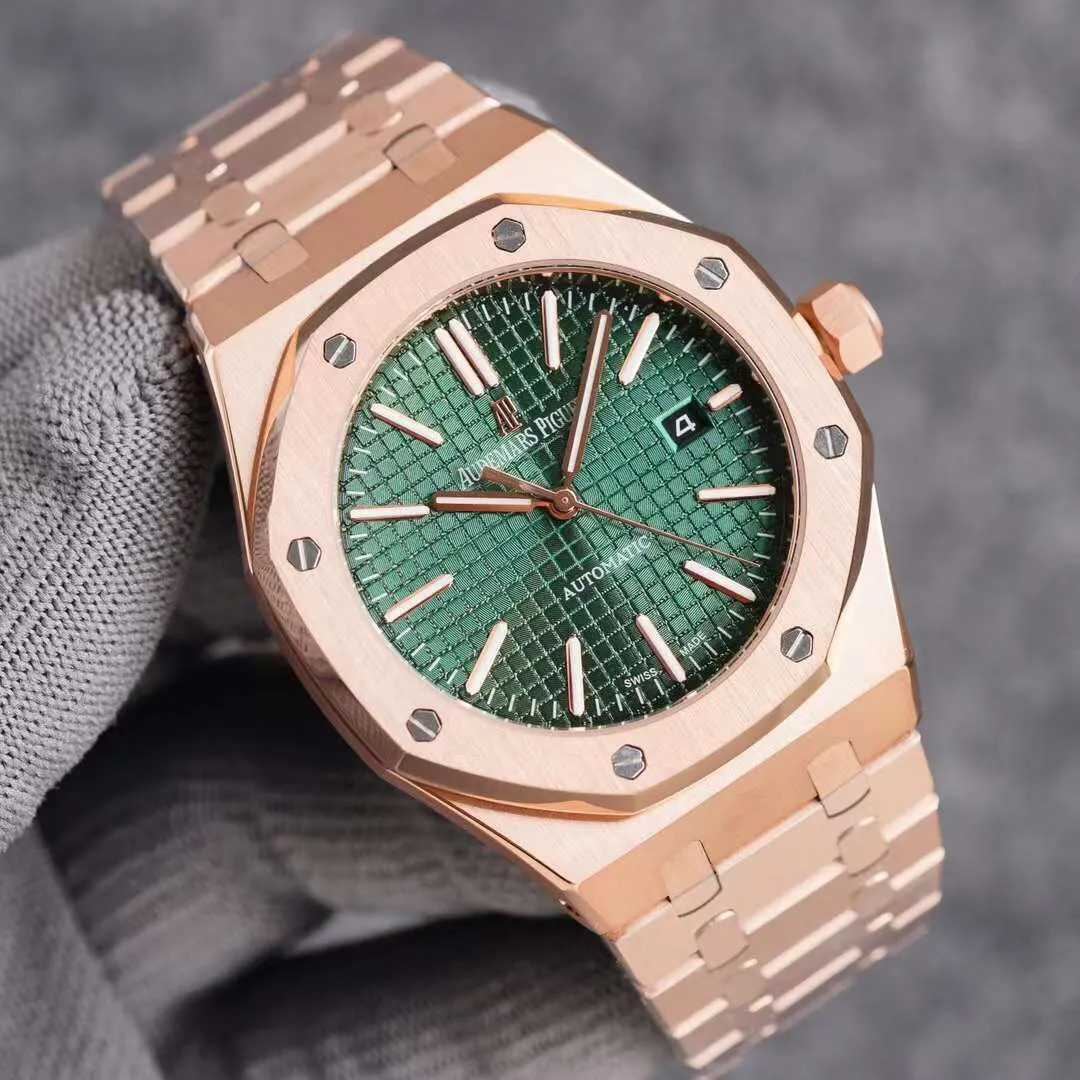 Audemars Piguet Royal Oak 15500 - Demonstrating strength and defending the "steel" king! The original mold size is 41X12 mm, which is consistent with the original product! It perfectly restores every detail of the authentic watch case, showing the masculine temperament of the authentic "angular, perseverance and courage". The workmanship of the steel strap is impeccable, and is better than any steel strap watch on the market. The tightness of the "buffer belt" connecting the steel strap head and the watch head is exactly the same as the original. It breaks the concept of plywood and exclusively reproduces the CAL.4302 all-in-one machine! More stable, better and more real. The "biscuit texture" on the dial is three-dimensional and full, full of energy! It is by no means an ordinary small factory that is in despair. Exquisite experience, different feelings 🔥 Top-quality products are constantly produced 🔥