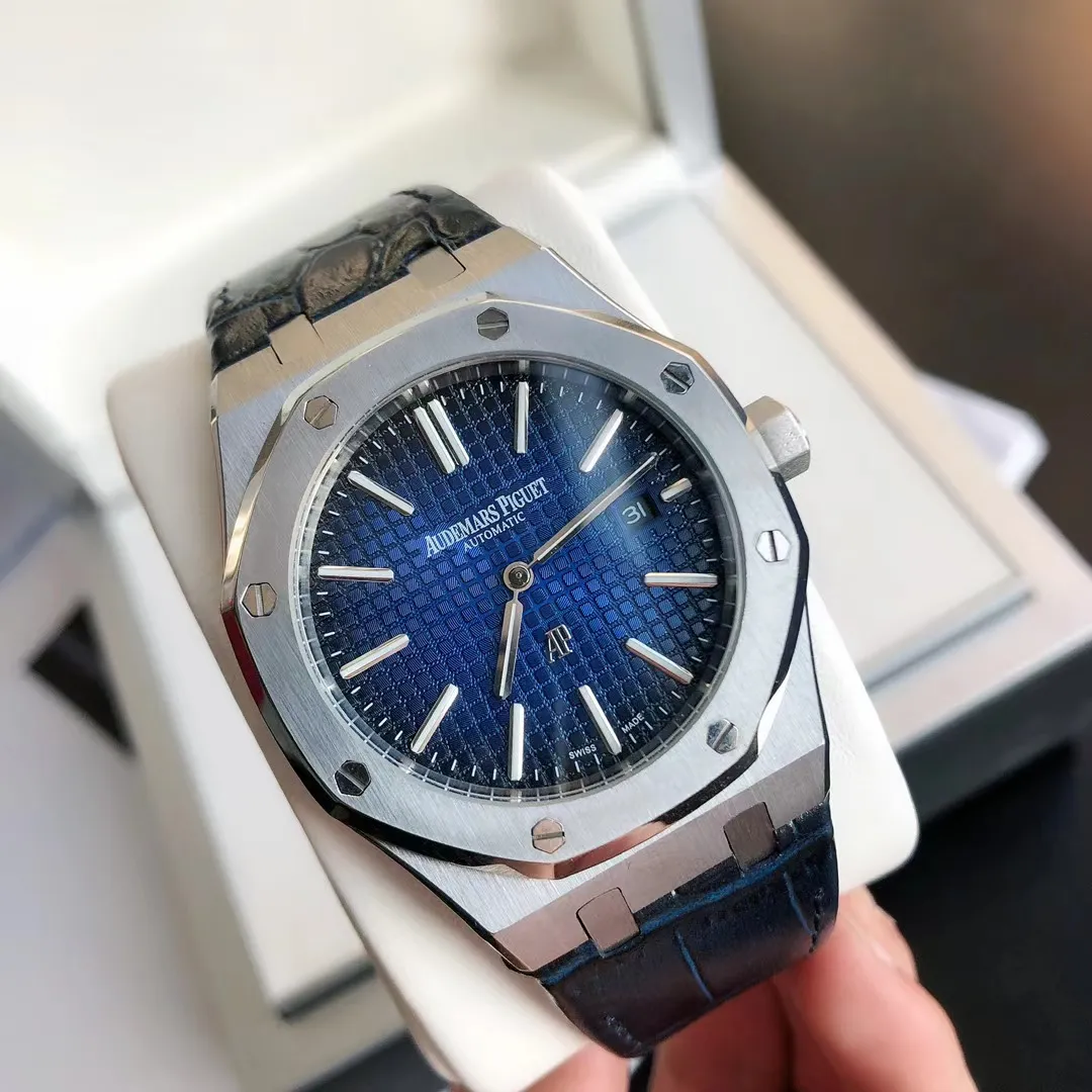【High-end replica】💰1240! 【Customized all-in-one machine】💰1720! 2023 official simultaneous new popular Audemars Piguet Royal Oak series 15202 men's watch, the green dial will surprise you [Wit] [Movement] GD products still adhere to the principle of high cost performance, low price and affordable price, using 💯 brand new original Japanese imported Citizen 8215 automatic mechanical movement with zero repair, and correct the original movement rotor [Case] The case is made of 316 stainless steel with flawless white lines and clear and smooth lines. The octagonal ring mouth is equipped with eight screws and the bezel is eye-catching. The size is 41mm/12mm. [Literature] The large plaid text is filled with fluorescent powder, which is bright and contrasting under the sun. The scale is filled with exclusive luminous light, which absorbs light quickly and has high durability. [Bracelet] 316 stainless steel bracelet synchronizes the brushed texture of the case with a three-fold push-button buckle.