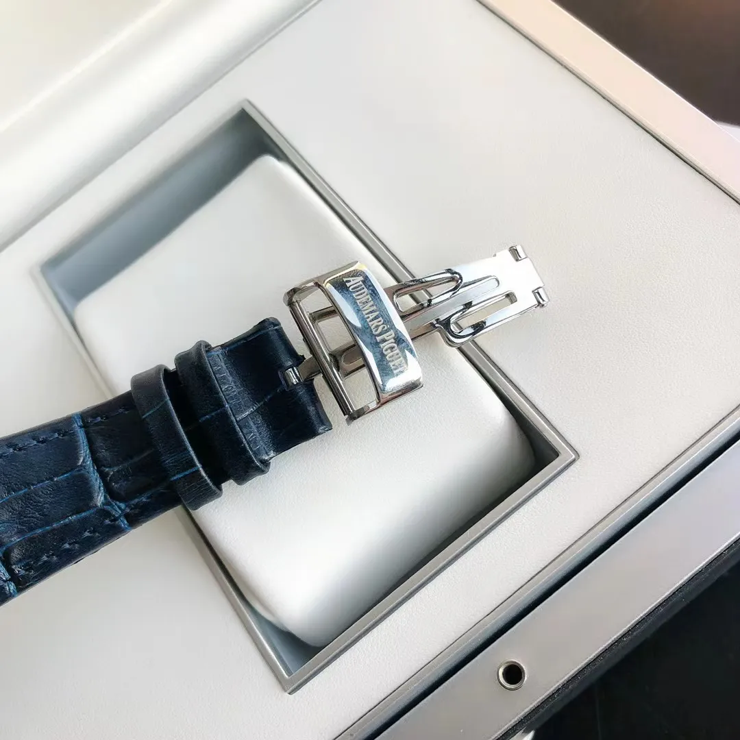 【High-end replica】💰1240! 【Customized all-in-one machine】💰1720! 2023 official simultaneous new popular Audemars Piguet Royal Oak series 15202 men's watch, the green dial will surprise you [Wit] [Movement] GD products still adhere to the principle of high cost performance, low price and affordable price, using 💯 brand new original Japanese imported Citizen 8215 automatic mechanical movement with zero repair, and correct the original movement rotor [Case] The case is made of 316 stainless steel with flawless white lines and clear and smooth lines. The octagonal ring mouth is equipped with eight screws and the bezel is eye-catching. The size is 41mm/12mm. [Literature] The large plaid text is filled with fluorescent powder, which is bright and contrasting under the sun. The scale is filled with exclusive luminous light, which absorbs light quickly and has high durability. [Bracelet] 316 stainless steel bracelet synchronizes the brushed texture of the case with a three-fold push-button buckle.
