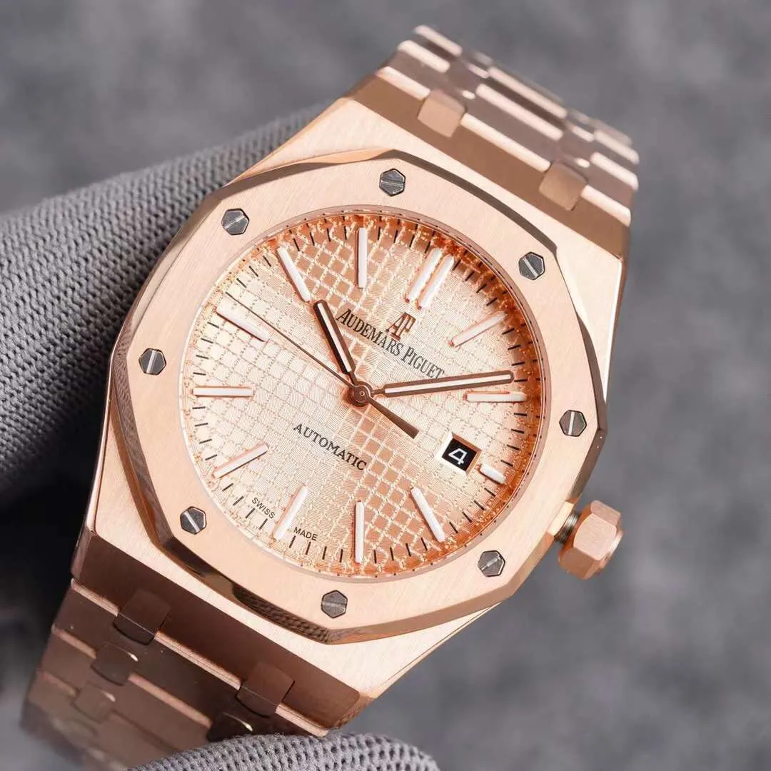 Audemars Piguet Royal Oak 15500 - Demonstrating strength and defending the "steel" king! The original mold size is 41X12 mm, which is consistent with the original product! It perfectly restores every detail of the authentic watch case, showing the masculine temperament of the authentic "angular, perseverance and courage". The workmanship of the steel strap is impeccable, and is better than any steel strap watch on the market. The tightness of the "buffer belt" connecting the steel strap head and the watch head is exactly the same as the original. It breaks the concept of plywood and exclusively reproduces the CAL.4302 all-in-one machine! More stable, better and more real. The "biscuit texture" on the dial is three-dimensional and full, full of energy! It is by no means an ordinary small factory that is in despair. Exquisite experience, different feelings 🔥 Top-quality products are constantly produced 🔥