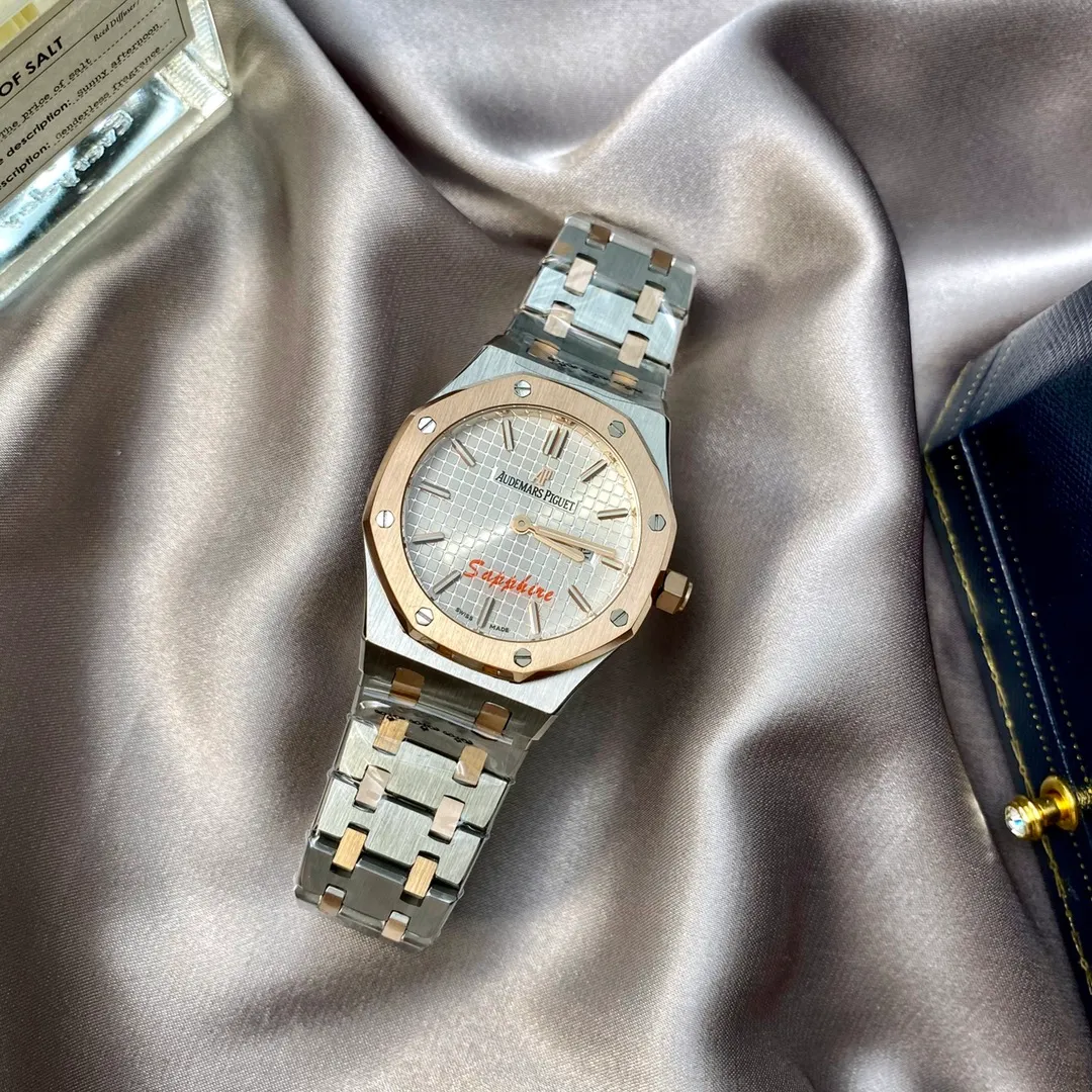【Foreign trade import】💰920! Audemars Piguet Audemars Piguet Lady Tapisserie's new design and plaid decoration give the Royal Oak Offshore series watches. Made of 316 fine steel, the hour mark area of ​​the dial is decorated with exquisite circular patterns, creating a light and dark contrast effect. It caters to the modern pursuit of the trend of large-diameter women's watches and creates a more heroic side of women. It is sparkling and full of texture, highlighting the best classic among dynamic women's models! !