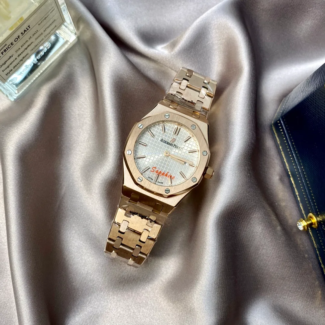 【Foreign trade import】💰920! Audemars Piguet Audemars Piguet Lady Tapisserie's new design and plaid decoration give the Royal Oak Offshore series watches. Made of 316 fine steel, the hour mark area of ​​the dial is decorated with exquisite circular patterns, creating a light and dark contrast effect. It caters to the modern pursuit of the trend of large-diameter women's watches and creates a more heroic side of women. It is sparkling and full of texture, highlighting the best classic among dynamic women's models! !