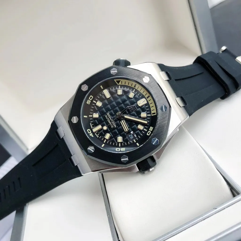 【Customized all-in-one machine】💰1840! 2022 heavy new product [color] AP Audemars Piguet Royal Oak Offshore men's sports watch, with the same quality standards as always, equipped with sapphire glass, new Citizen movement, deep waterproof, inner shadow circle adjustable rotating chronograph function, perfectly synchronized with original details! [Movement] Still adhering to high cost performance, it uses the brand new original Citizen 9015 automatic mechanical movement imported from Japan with zero repair, and corrects the original movement top. [Case] The case is made of 316 stainless steel, white and flawless, with clear and smooth lines. The octagonal ring mouth is equipped with eight screws and the bezel is dazzling. The size is 42mm/12mm. [Literal] The color is bright under the sun and the contrast is sharp. The scales are filled with exclusive luminous light, which absorbs light quickly and has strong durability. [Bracelet] A rubber strap imported from a large manufacturer with an original large pin buckle ⚠️Please look for the exclusive quality