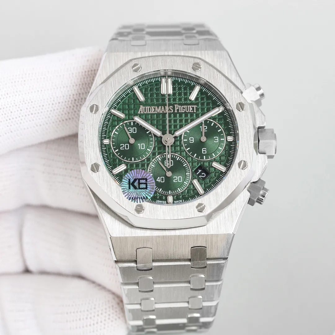 【Top Replica】💰Private chat! New product AP/Audemars Piguet Royal Oak series new 26240 chronograph, using the same Swiss 7750 chronograph movement as the original (6-digit small second transparent movement), with anti-glare sapphire high-transparent glass dial decorated with the classic Grande Tapisserie large plaid pattern 316 stainless steel alternates between satin brushing and polishing, showing an interesting contrast between matte and shiny surfaces. The rough and elegant 41mm dial is full of strength and has a super luminous display, which can read the time in any environment.
