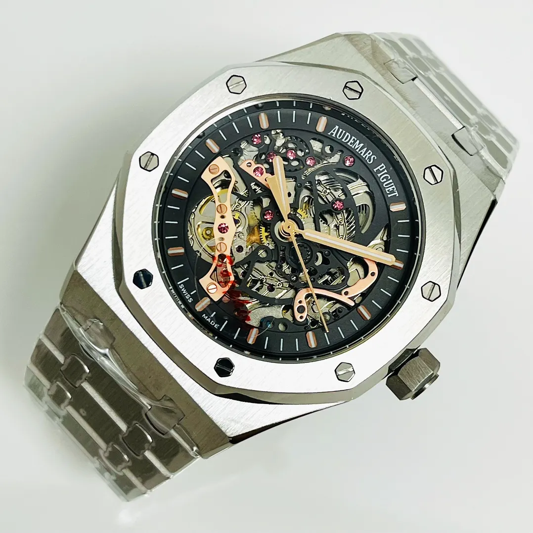 【Customized all-in-one machine】💰1640! Audemars Piguet-AP Royal Oak series. Exquisite hollow flywheel design. Exquisite skills and originality. Built-in customized hollow fully automatic imported 9015 mechanical movement. Case material is made of 316l stainless steel. The mirror is made of reinforced and wear-resistant glass. The strap has a movable link to fit the wrist. The case size is 42 mm in diameter and 12.2 mm in thickness. The hollow craft is noble and gentlemanly.