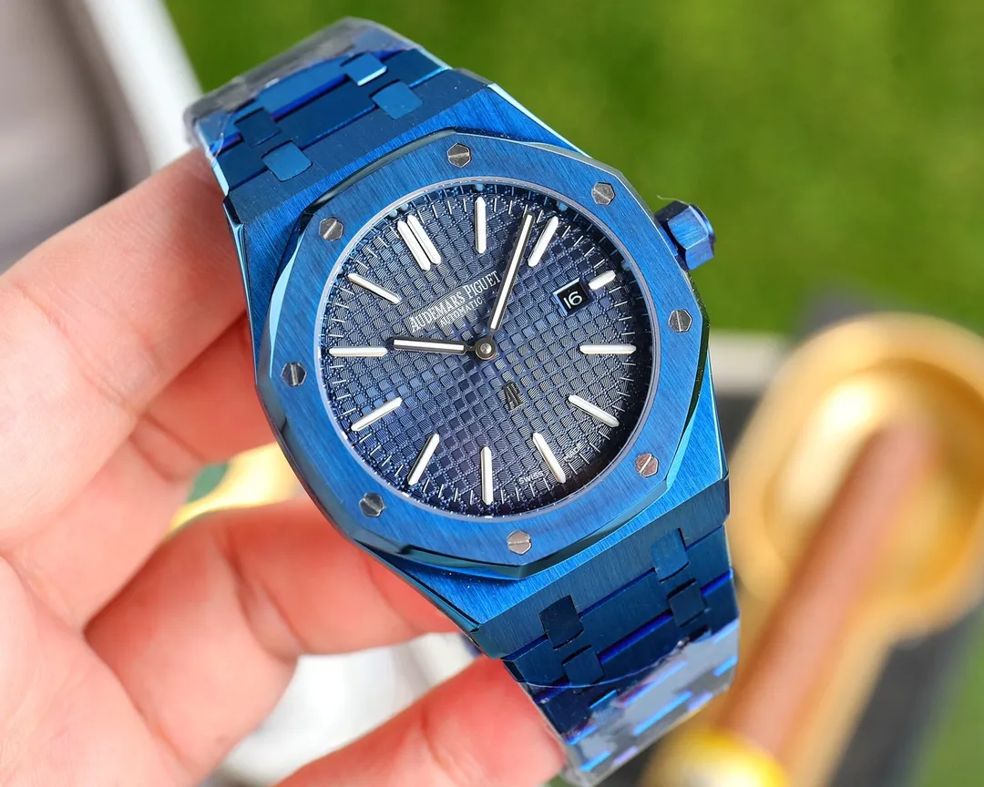 【High-end replica】💰1300! AP Audemars Piguet🔥Latest design🔥New blue shell product🔥 [Type]: Fine men's watch [Strap]: 316L stainless steel strap [Movement]: Fully automatic mechanical movement [Mirror]: Sapphire mirror (higher definition) Elegant taste Vast and majestic Ingenuity A treasure for the wrist Size: 42mm in diameter and 12mm thick Hot sale on the market! Welcome to reprint!