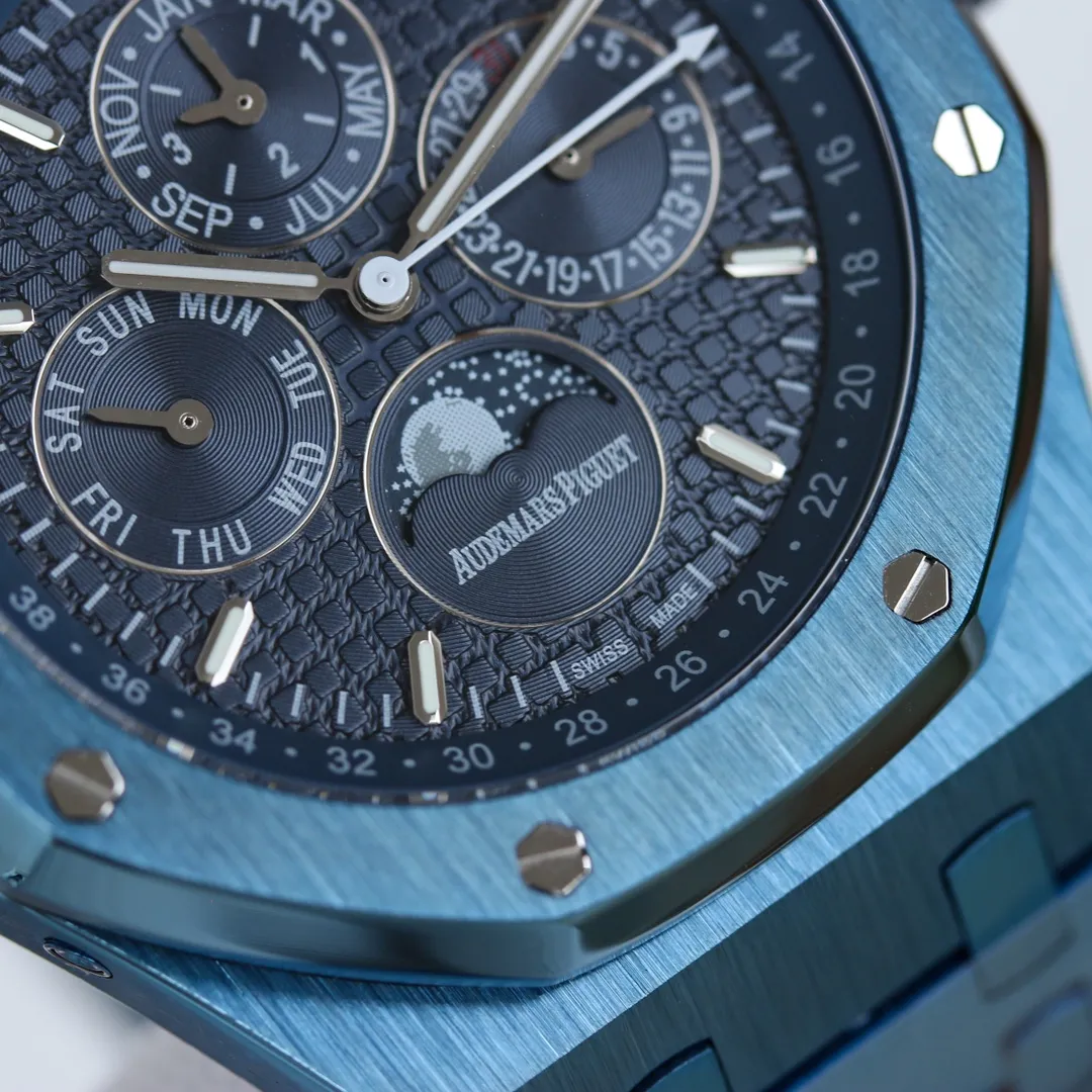 Unique charm: AP Audemars Piguet Royal Oak 26574ST series men's watch! A perfect and personalized experience! 1⃣️Diameter 41MM! 2⃣️ Equipped with a customized version of Cal.5134 movement, which perfectly restores functions! 3⃣️All functions such as calendar, day of the week, month, moon phase, etc. are all real functions and can be used normally. (Steel belt, tape, and belt models are optional) 3⃣️The watch case is made of 316L fine steel, and the entire case is CNC-processed with high precision, and the density is consistent with the original!           4⃣️The entire text is perfectly presented according to the original color! 5⃣️A three-piece set of shell cover, shell and bottom cover. The overall angle perfectly reflects the drawing process and the fusion of quality and beauty!