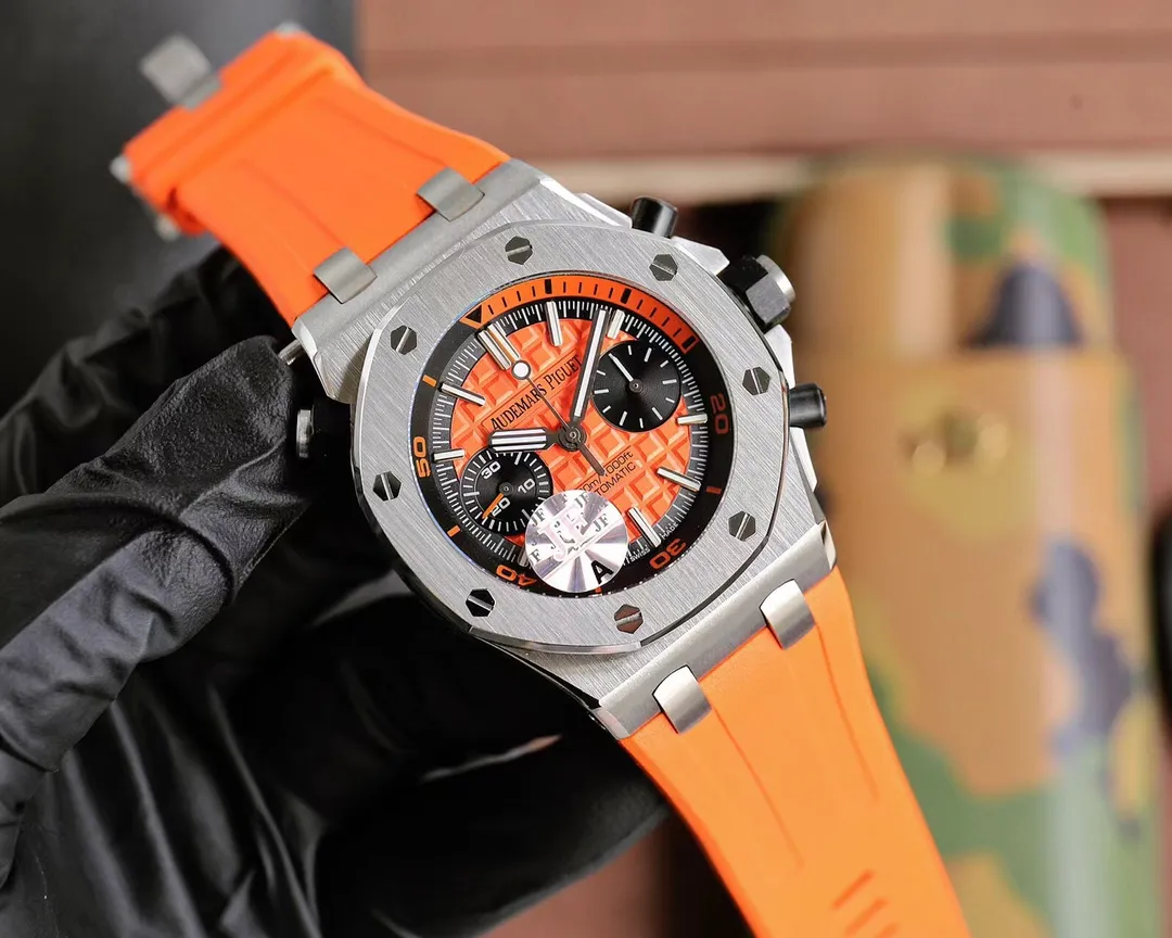 【High-end replica】💰1300! Top replica 💰Private chat! Audemars Piguet AP Royal Oak Series Fruit Model: 26703 running seconds chronograph automatic mechanical men's watch equipped with original cal.3124 movement diameter: 42mm super luminous 1. The case material is 316L stainless steel, which is forged by CNC to a diameter of 42mm in one step. The case is impeccable after being polished and polished many times through the drawing process, including the screws. 2. The grid pattern on the dial is well-proportioned and has a strong three-dimensional effect. The thickness and length of the scale lines are consistent with the original product. The nail hour markers are filled with super luminous material. Two groups of small disks are symmetrically distributed, like two small eyes. There are circles of magnification rings inside the disk, and the details are well processed. 3. The surface of the fluororubber strap has a strong frosted texture. It uses imported rubber that is odorless and dust-free, just to improve the comfort of wearing. 4. Both the front and rear glass are made of sapphire crystal mirror glass, and the mirror surface is also very transparent. This watch uses the 3124 movement, which has an appearance that is very similar to the original one, and its travel time is accurate and stable.