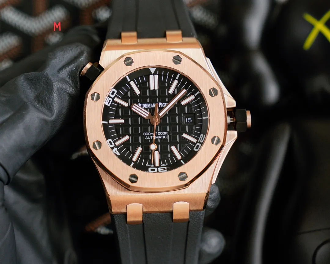 Audemars Piguet 15710ST.OO.A002CA.01 Royal Oak Offshore Men's Mechanical Watch, size 42MM14MM, with replica original Cal. fully automatic mechanical movement, crystal glass, imported 316 stainless steel case, with imported rubber strap, original pin buckle, ultra-high quality, value for money, a must-have artifact for tough guys After multiple processes of polishing and frosting, Audemars Piguet's unique octagonal bezel finally expresses sharp angular lines. Audemars Piguet's entry-level watch