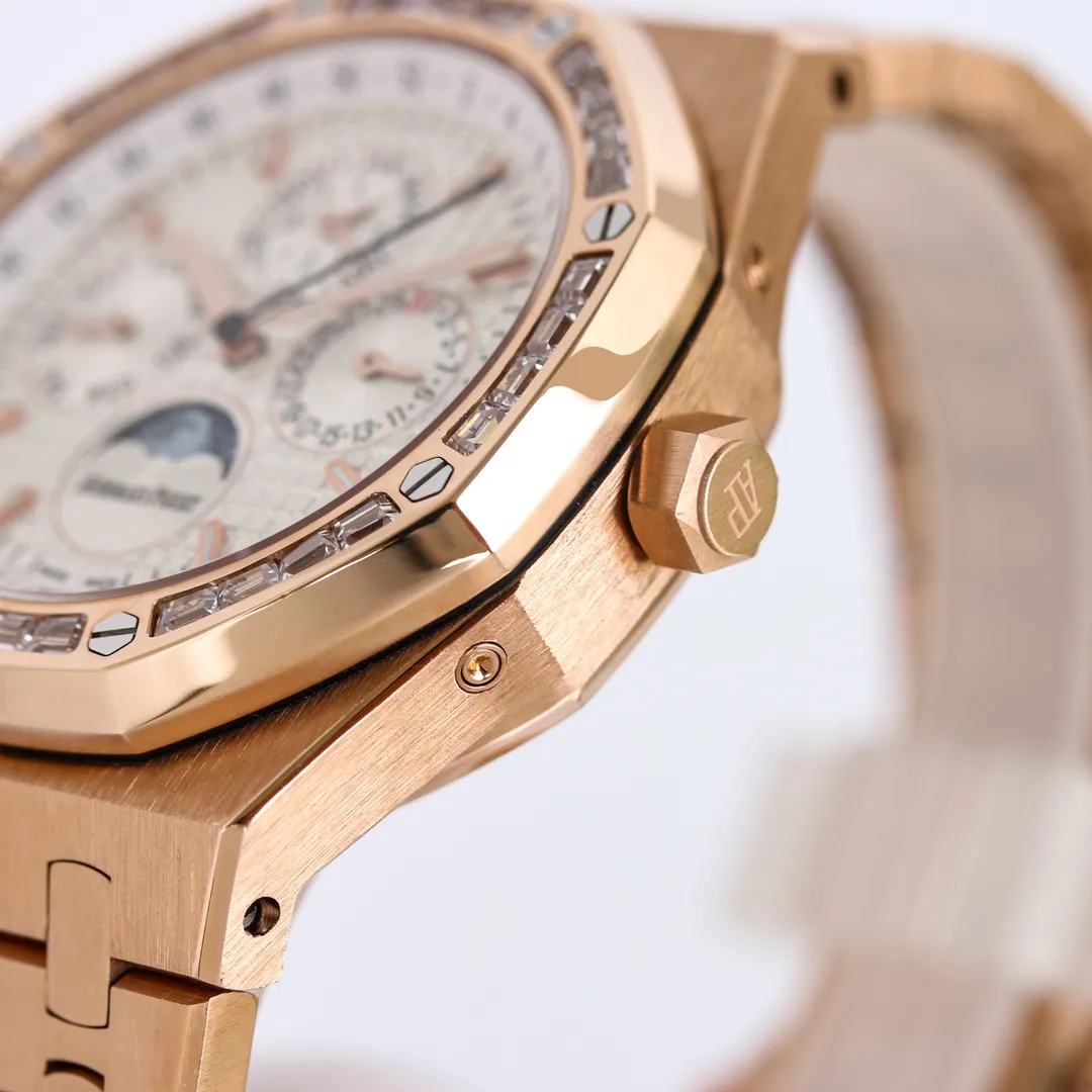 The fusion of quality and beauty AP Audemars Piguet Royal Oak 26574ST series men's watch! A perfect and personalized experience! 1⃣️Diameter 41MM! 2⃣️ Equipped with a customized version of Cal.5134 movement, which perfectly restores functions! 3⃣️All functions such as calendar, day of the week, month, moon phase, etc. are all real functions and can be used normally. (Steel belt, tape, and belt models are optional) 3⃣️The watch case is made of 316L fine steel, and the entire case is CNC-processed with high precision, and the density is consistent with the original!           4⃣️The entire text is perfectly presented according to the original color! 5⃣️A three-piece set of shell cover, shell and bottom cover. The overall angle perfectly reflects the drawing process and the fusion of quality and beauty!