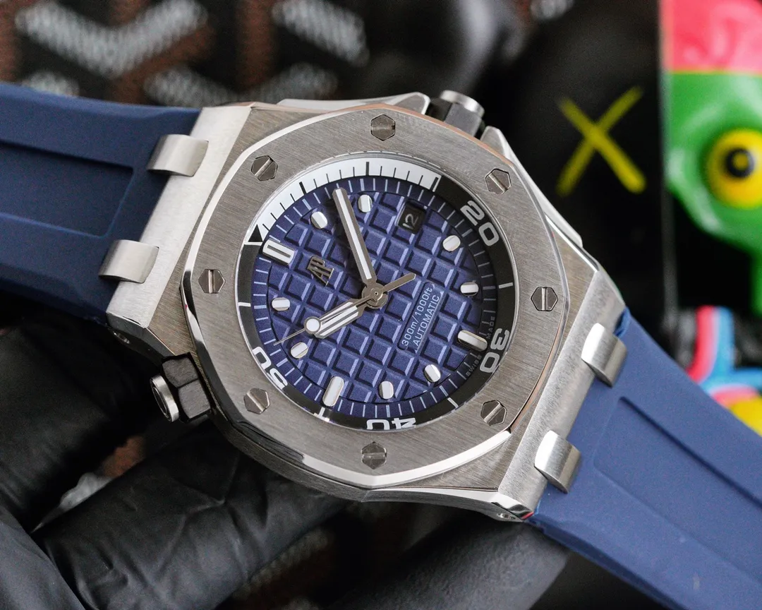 【High-end replica】💰1720! Audemars Piguet 15710ST.OO.A002CA.01 Royal Oak Offshore Men's Mechanical Watch, size 42MM14MM, with replica original Cal. fully automatic mechanical movement, crystal glass, imported 316 stainless steel case, with imported rubber strap, original pin buckle, ultra-high quality, value for money, a must-have artifact for tough guys After multiple processes of polishing and frosting, Audemars Piguet's unique octagonal bezel finally expresses sharp angular lines. Audemars Piguet's entry-level watch