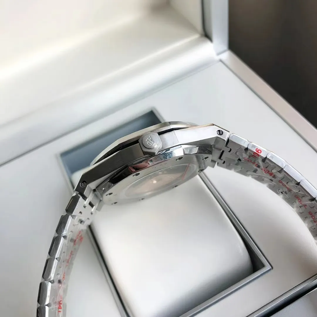 【High-end replica】💰1240! 【Customized all-in-one machine】💰1720! 2023 official simultaneous new popular Audemars Piguet Royal Oak series 15202 men's watch, the green dial will surprise you [Wit] [Movement] GD products still adhere to the principle of high cost performance, low price and affordable price, using 💯 brand new original Japanese imported Citizen 8215 automatic mechanical movement with zero repair, and correct the original movement rotor [Case] The case is made of 316 stainless steel with flawless white lines and clear and smooth lines. The octagonal ring mouth is equipped with eight screws and the bezel is eye-catching. The size is 41mm/12mm. [Literature] The large plaid text is filled with fluorescent powder, which is bright and contrasting under the sun. The scale is filled with exclusive luminous light, which absorbs light quickly and has high durability. [Bracelet] 316 stainless steel bracelet synchronizes the brushed texture of the case with a three-fold push-button buckle.
