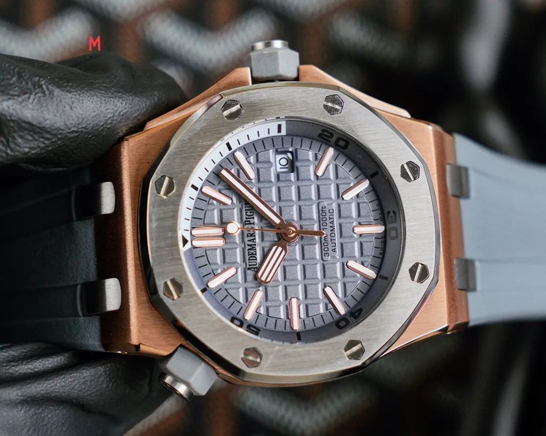 Audemars Piguet 15710ST.OO.A002CA.01 Royal Oak Offshore Men's Mechanical Watch, size 42MM14MM, with replica original Cal. fully automatic mechanical movement, crystal glass, imported 316 stainless steel case, with imported rubber strap, original pin buckle, ultra-high quality, value for money, a must-have artifact for tough guys After multiple processes of polishing and frosting, Audemars Piguet's unique octagonal bezel finally expresses sharp angular lines. Audemars Piguet's entry-level watch