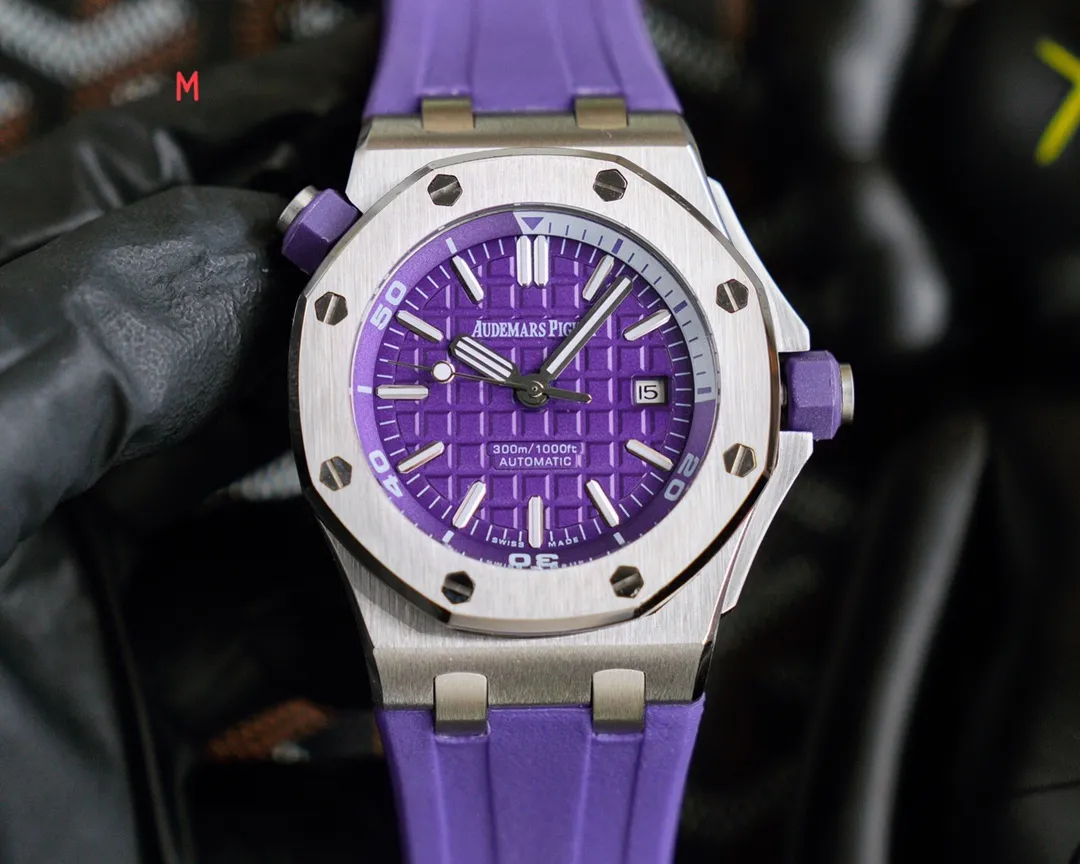 Audemars Piguet 15710ST.OO.A002CA.01 Royal Oak Offshore Men's Mechanical Watch, size 42MM14MM, with replica original Cal. fully automatic mechanical movement, crystal glass, imported 316 stainless steel case, with imported rubber strap, original pin buckle, ultra-high quality, value for money, a must-have artifact for tough guys After multiple processes of polishing and frosting, Audemars Piguet's unique octagonal bezel finally expresses sharp angular lines. Audemars Piguet's entry-level watch