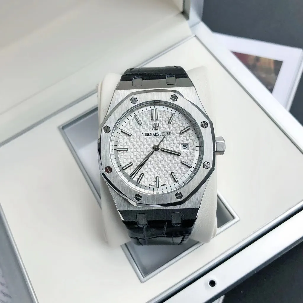 【High-end replica】💰1240! 【Customized all-in-one machine】💰1720! 2022 official synchronized new popular Audemars Piguet Royal Oak series 15500 classic men's watch [wit] [Movement] GD products still adhere to the principle of high cost performance, low price and affordable price, using 💯 brand new original Japanese imported Citizen 9015 automatic mechanical movement with zero repair, and correcting the original movement top [Case] The case is made of 316 stainless steel with flawless white lines and clear and smooth lines. The octagonal ring mouth is equipped with eight screws and the bezel is eye-catching. The size is 41mm/12mm. [Literature] The large plaid text is filled with fluorescent powder, which is bright and contrasting under the sun. The scale is filled with exclusive luminous light, which absorbs light quickly and has high durability. [Bracelet] 316 stainless steel bracelet synchronizes the brushed texture of the case with a three-fold push-button buckle. ⚠️Please look for the exclusive quality of GD products