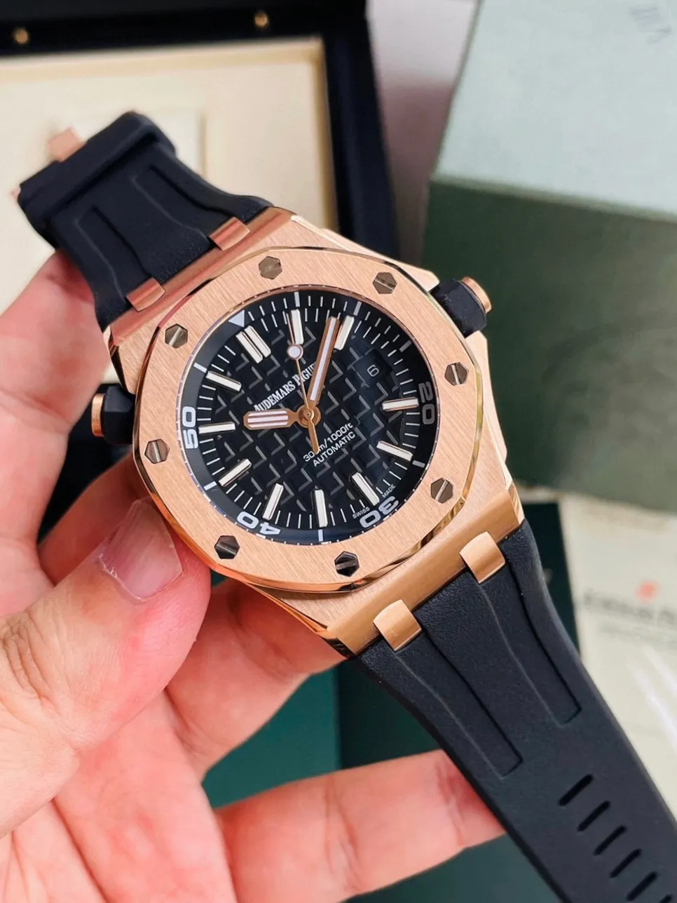 【High-end replica】💰1160! 【Customized all-in-one machine】💰1840! 【Top Replica】💰Private chat! ! ! 2022 heavy new product [color] AP Audemars Piguet Royal Oak Offshore men's sports watch, with the same quality standards as always, equipped with sapphire glass, new Citizen movement, deep waterproof, inner shadow circle adjustable rotating chronograph function, perfectly synchronized with original details! [Movement] Still adhering to high cost performance, it uses the brand new original Citizen 9015 all-in-one automatic mechanical movement imported from Japan with zero repair, and corrects the original movement top [Case] The case is made of 316 stainless steel Lassa white flawless lines with clear and smooth lines, the octagonal ring mouth is equipped with eight screws and the bezel is bright and eye-catching, size 42mm/12mm [Literal] The color is bright under the sun and the contrast is sharp. The scales are filled with exclusive luminous light, which absorbs light quickly and has strong durability. [Bracelet] A rubber strap imported from a large manufacturer with an original large pin buckle ⚠️Please look for the exclusive quality