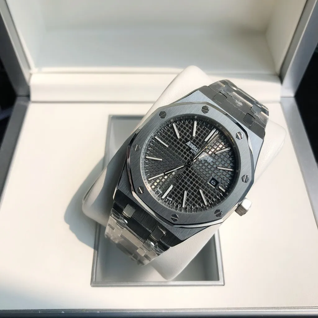 【High-end replica】💰1240! 【Customized all-in-one machine】💰1720! 2022 official simultaneous new popular Audemars Piguet Royal Oak series 15202 men's watch, the green dial will surprise you [Wit] [Movement] GD production still adheres to the principle of high cost performance, low price and affordable price, using 💯 brand new original Japanese imported Citizen 8215 automatic mechanical movement with zero repair, and corrects the original movement rotor [Case] The case is made of 316 stainless steel with flawless white lines and clear and smooth lines. The octagonal ring mouth is equipped with eight screws and the bezel is eye-catching. The size is 41mm/12mm. [Literature] The large plaid text is filled with fluorescent powder, which is bright and contrasting under the sun. The scale is filled with exclusive luminous light, which absorbs light quickly and has high durability. [Bracelet] 316 stainless steel bracelet synchronizes the brushed texture of the case with a three-fold push-button buckle. ⚠️Please look for the exclusive quality of GD products