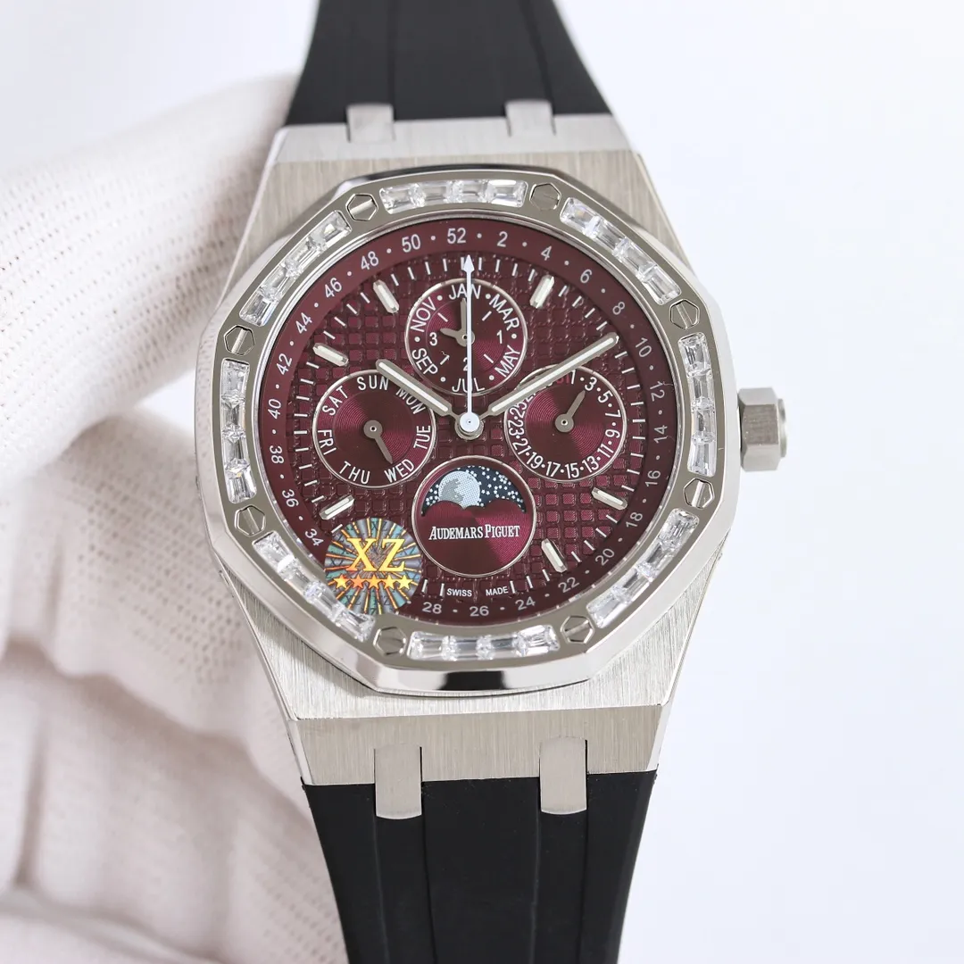 Unique charm: AP Audemars Piguet Royal Oak 26574ST series men's watch! A perfect and personalized experience! 1⃣️Diameter 41MM! 2⃣️ Equipped with a customized version of Cal.5134 movement, which perfectly restores functions! 3⃣️All functions such as calendar, day of the week, month, moon phase, etc. are all real functions and can be used normally. (Steel belt, tape, and belt models are optional) 3⃣️The watch case is made of 316L fine steel, and the entire case is CNC-processed with high precision, and the density is consistent with the original!           4⃣️The entire text is perfectly presented according to the original color! 5⃣️A three-piece set of shell cover, shell and bottom cover. The overall angle perfectly reflects the drawing process and the fusion of quality and beauty!