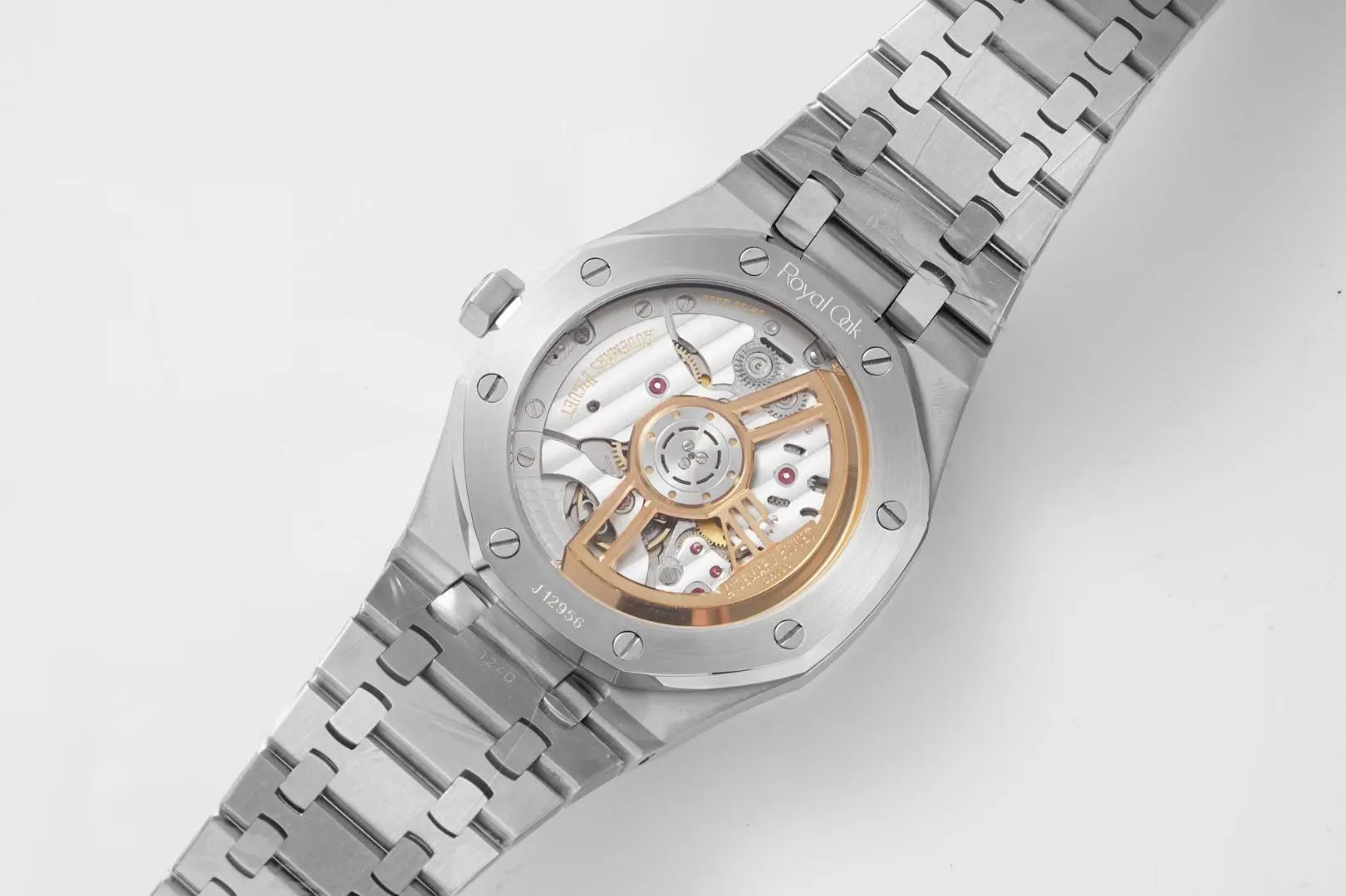 BF’s new product Audemars Piguet Royal Oak 15500 is the pinnacle of steel watches currently on the market. It demonstrates strength and is the defending “steel” king! [6 subtleties] 1. The genuine product is disassembled and the size is 41X10.4 mm, which is consistent with the original product! 2. Perfectly restore every detail of the authentic watch case, showing the masculine temperament of the authentic "angular, perseverant and courageous" watch. 3. The workmanship of the steel strap is impeccable, and is better than any steel strap watch on the market. The tightness of the "buffer belt" connecting the steel strap head and the watch title is exactly the same as the original. 4. The automatic rotor pays tribute to the original. It is the only version on the market that has the same color as the original (general versions on the market are reddish) and the ap family emblem is uniquely carved on it. 5. Break the concept of plywood and use the 9015 movement to change the Audemars Piguet CAL.4302 all-in-one machine! More stable, better and more real. 6. The "biscuit texture" of the dial is three-dimensional and full, full of energy! It is by no means an ordinary small factory that is in despair. Experience the wonderful experience and feel the difference! Produced by BF, it must be a high-quality product!