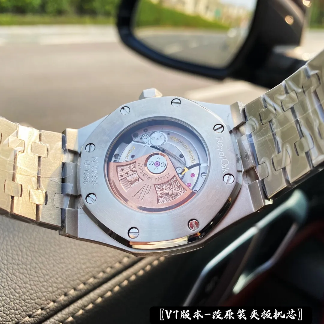 【High-end replica】💰1720! Audemars Piguet Royal Oak 15500 - Demonstrating strength and defending the "steel" king! The original mold size is 41X12 mm, which is consistent with the original product! It perfectly restores every detail of the authentic watch case, showing the masculine temperament of the authentic "angular, perseverance and courage". The workmanship of the steel strap is impeccable, and is better than any steel strap watch on the market. The tightness of the "buffer belt" connecting the steel strap head and the watch head is exactly the same as the original. It breaks the concept of plywood and exclusively reproduces the CAL.4302 all-in-one machine! More stable, better and more real. The "biscuit texture" on the dial is three-dimensional and full, full of energy! It is by no means an ordinary small factory that is in despair. Exquisite experience and different feelings 🔥 Top-quality products are constantly produced 🔥