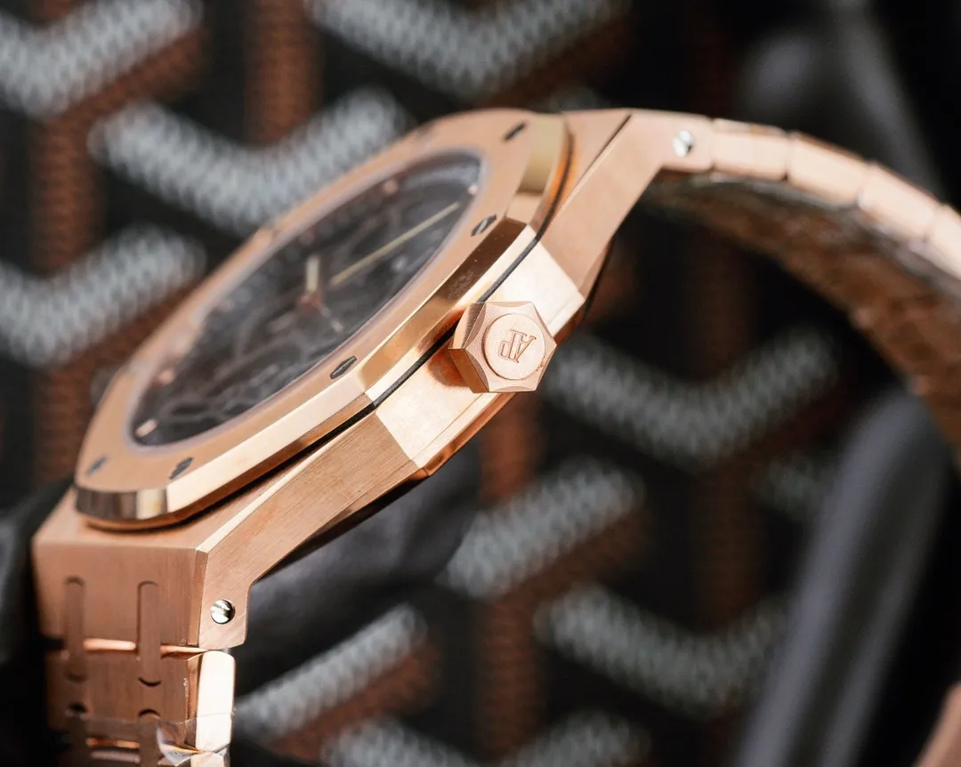 New AUDEMARS PIGUET [Audemars Piguet Royal Oak] model 26518ST.OO.1220ST.01 "Original diameter 41mm, thickness 9.5mm" 👏 "Specially made transparent manual winding imitation tourbillon movement/80 hours power reserve/fast swing 28800 amplitude, the quality reaches zero repair" [Victory] "The case/steel band/buckle are of the highest quality on the market" [Strong] Anti-glare sapphire glass is used on both sides"! The perfect reproduction perfectly demonstrates the effect of the original tourbillon! [fist]