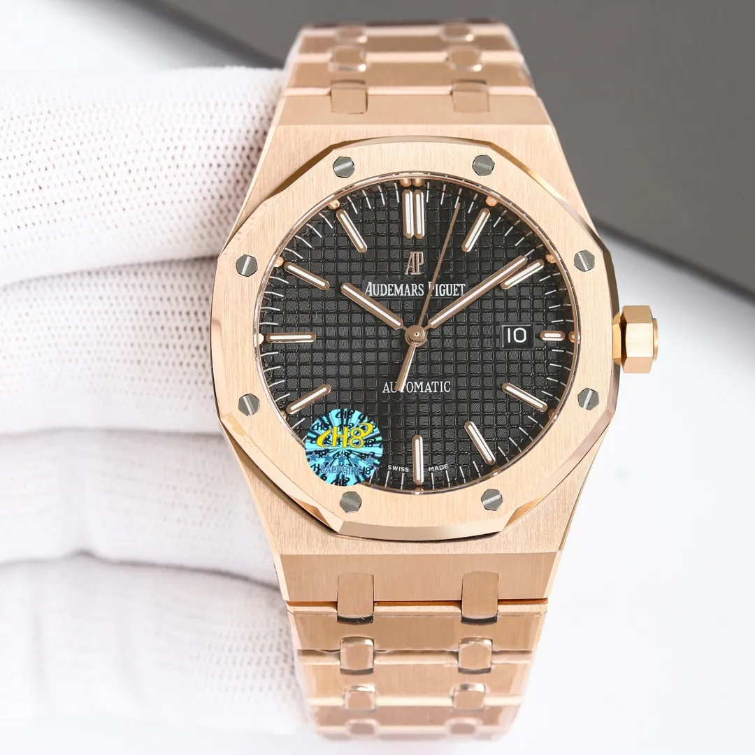 【High-end replica】💰1240! 【Customized all-in-one machine】💰1720! 【Top Replica】💰Private chat! Audemars Piguet Royal Oak 15500 - the pinnacle of steel watches currently on the market - demonstrates strength and is the defending "steel" king! [6 subtleties] 1. The genuine product is disassembled and the size is 41X10.4 mm, which is consistent with the original product! 2. Perfectly restore every detail of the authentic watch case, showing the masculine temperament of the authentic "angular, perseverant and courageous" watch. 3. The workmanship of the steel strap is impeccable, and is better than any steel strap watch on the market. The tightness of the "buffer belt" connecting the steel strap head and the watch title is exactly the same as the original. 4. The automatic rotor pays tribute to the original. It is the only version on the market that has the same color as the original (general versions on the market are reddish) and the ap family emblem is uniquely carved on it. 5. Break the concept of plywood and use Audemars Piguet CAL.4302 all-in-one machine! More stable, better and more real. 6. The "biscuit texture" of the dial is three-dimensional and full, full of energy! It is by no means an ordinary small factory that is in despair. Experience the wonderful experience and feel the difference! This picture was taken as a top-notch replica!