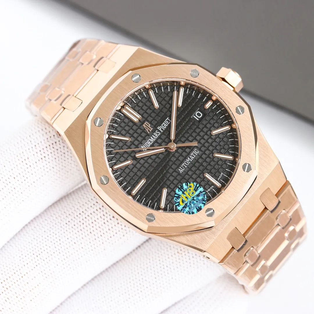【High-end replica】💰1240! 【Customized all-in-one machine】💰1720! 【Top Replica】💰Private chat! Audemars Piguet Royal Oak 15500 - the pinnacle of steel watches currently on the market - demonstrates strength and is the defending "steel" king! [6 subtleties] 1. The genuine product is disassembled and the size is 41X10.4 mm, which is consistent with the original product! 2. Perfectly restore every detail of the authentic watch case, showing the masculine temperament of the authentic "angular, perseverant and courageous" watch. 3. The workmanship of the steel strap is impeccable, and is better than any steel strap watch on the market. The tightness of the "buffer belt" connecting the steel strap head and the watch title is exactly the same as the original. 4. The automatic rotor pays tribute to the original. It is the only version on the market that has the same color as the original (general versions on the market are reddish) and the ap family emblem is uniquely carved on it. 5. Break the concept of plywood and use Audemars Piguet CAL.4302 all-in-one machine! More stable, better and more real. 6. The "biscuit texture" of the dial is three-dimensional and full, full of energy! It is by no means an ordinary small factory that is in despair. Experience the wonderful experience and feel the difference! This picture was taken as a top-notch replica!