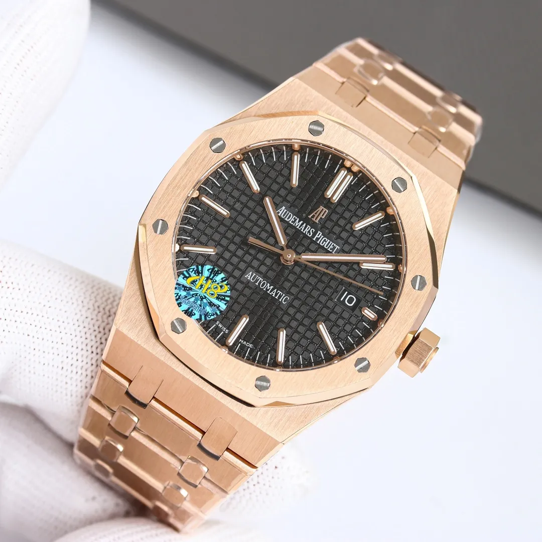 【High-end replica】💰1240! 【Customized all-in-one machine】💰1720! 【Top Replica】💰Private chat! Audemars Piguet Royal Oak 15500 - the pinnacle of steel watches currently on the market - demonstrates strength and is the defending "steel" king! [6 subtleties] 1. The genuine product is disassembled and the size is 41X10.4 mm, which is consistent with the original product! 2. Perfectly restore every detail of the authentic watch case, showing the masculine temperament of the authentic "angular, perseverant and courageous" watch. 3. The workmanship of the steel strap is impeccable, and is better than any steel strap watch on the market. The tightness of the "buffer belt" connecting the steel strap head and the watch title is exactly the same as the original. 4. The automatic rotor pays tribute to the original. It is the only version on the market that has the same color as the original (general versions on the market are reddish) and the ap family emblem is uniquely carved on it. 5. Break the concept of plywood and use Audemars Piguet CAL.4302 all-in-one machine! More stable, better and more real. 6. The "biscuit texture" of the dial is three-dimensional and full, full of energy! It is by no means an ordinary small factory that is in despair. Experience the wonderful experience and feel the difference! This picture was taken as a top-notch replica!