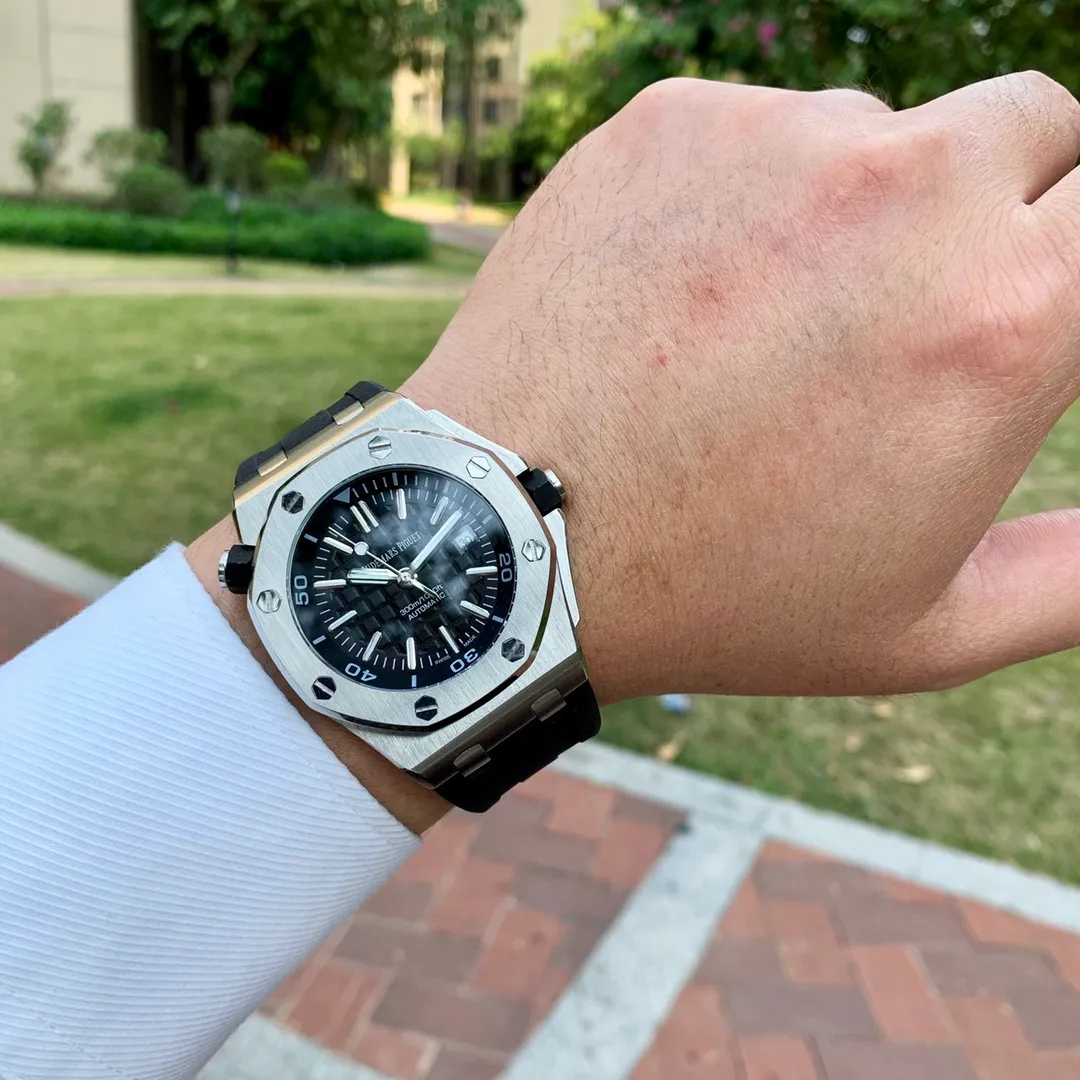 【High-end replica】💰1160! Audemars Piguet-AP AP31406⌚️Model 15703, from the hands of the greatest contemporary watch master (one of them) Zunda, the design is rough and flamboyant. The special octagonal porthole bezel is tightly integrated with the case with 8 hexagonal screws. It is highly recognizable and extremely stable. The black watch handle at 10 o'clock can adjust the digital circle on the face. It has a built-in fully automatic imported Citizen 8215 mechanical movement. 316L42MM watch case 🔥 Top quality products are constantly produced 🔥