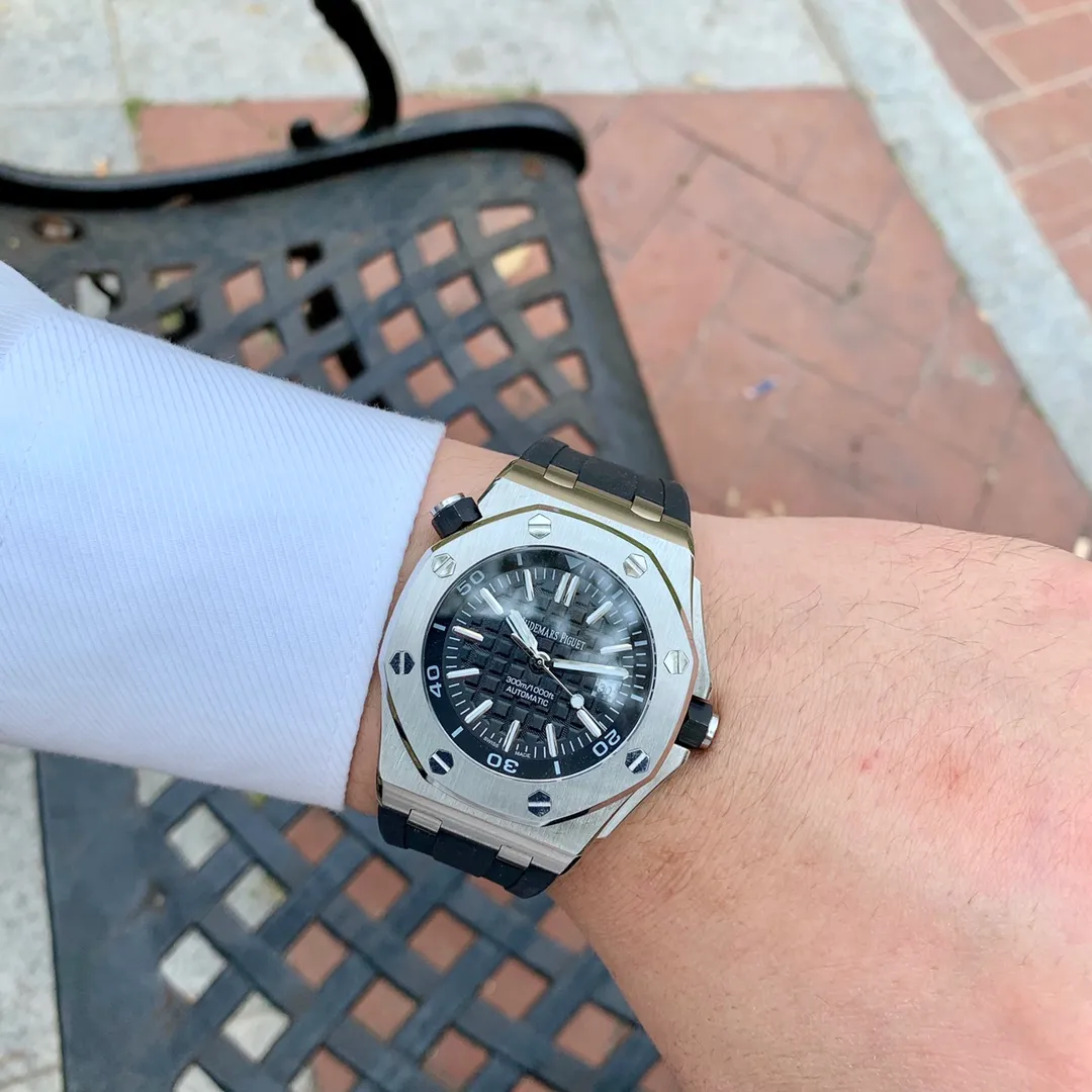 【High-end replica】💰1160! Audemars Piguet-AP AP31406⌚️Model 15703, from the hands of the greatest contemporary watch master (one of them) Zunda, the design is rough and flamboyant. The special octagonal porthole bezel is tightly integrated with the case with 8 hexagonal screws. It is highly recognizable and extremely stable. The black watch handle at 10 o'clock can adjust the digital circle on the face. It has a built-in fully automatic imported Citizen 8215 mechanical movement. 316L42MM watch case 🔥 Top quality products are constantly produced 🔥