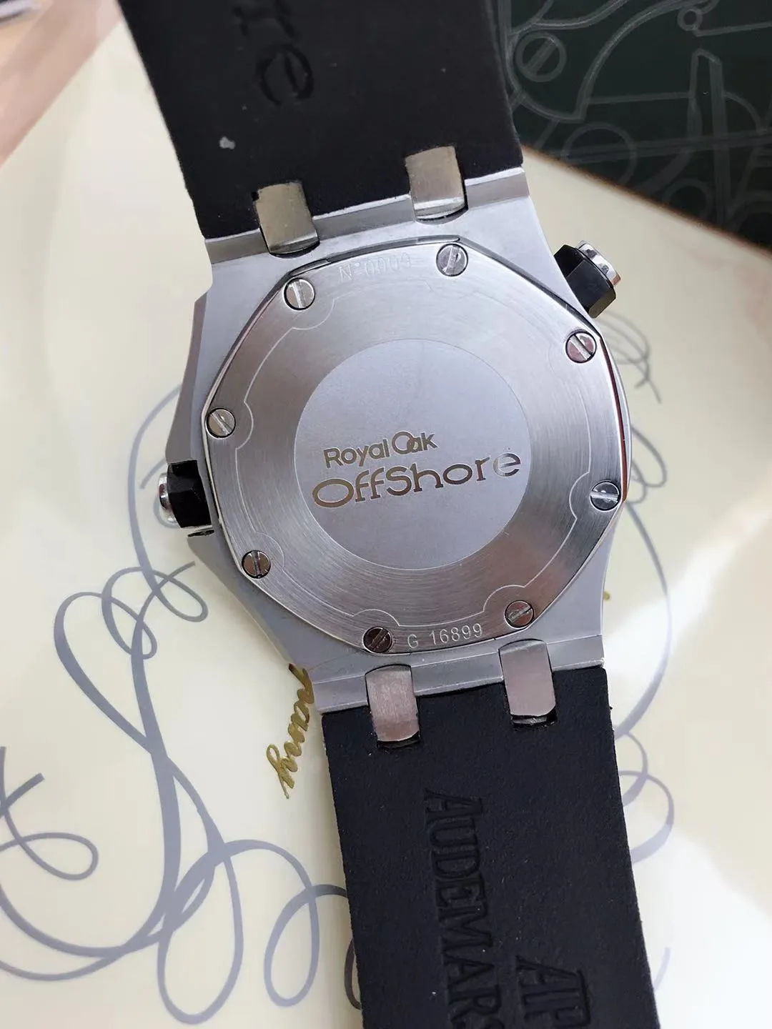 【Foreign trade import】💰1360! Audemars Piguet watches are ranked in the top ten in the world's top ten famous brand watches, and some say they are in the top three. Audemars Piguet watches have always appeared in a high-profile manner. The most classic style is the "Royal Oak", which is characterized by a regular octagonal case with eight decorative screws on each of the eight corners. It looks very rough and very masculine. The price of Audemars Piguet watches is higher, and Audemars Piguet watches are classics among classics!