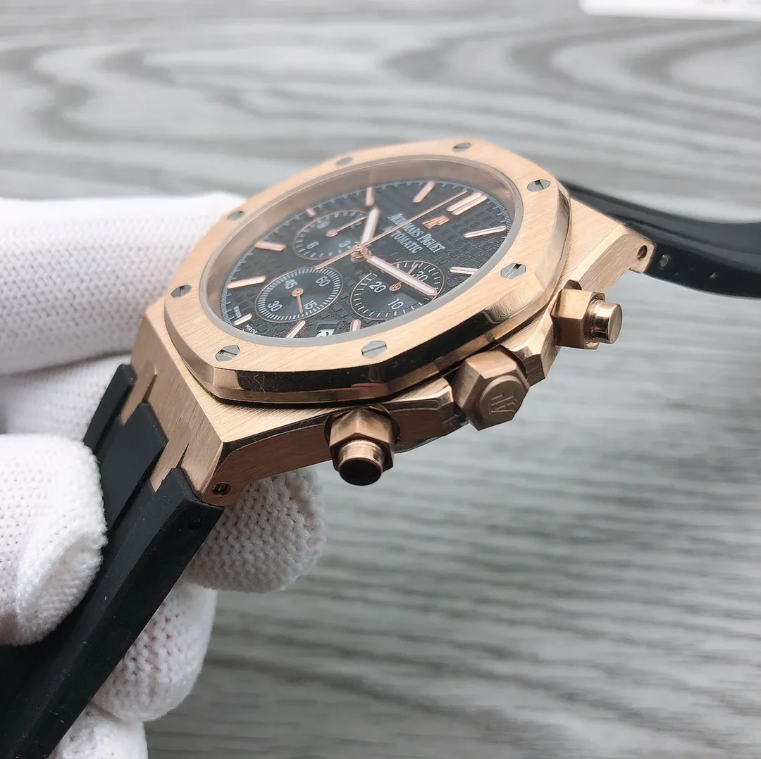 【Foreign Trade Import】💰1440! AP Audemars Piguet Royal Oak Type: Men's top watch 🎮 RP2 Movement: Multifunctional chronograph running seconds quartz movement Case: 316L stainless steel case/imported rubber tape Mirror: Mineral strengthened glass 🎮Belt: steel strap, Sanjie extraordinary, showing the charm of men Size: diameter 44mm, thickness 12mm 🎮SJ carefully selects ultra-real pictures for you to give you a super-real picture experience