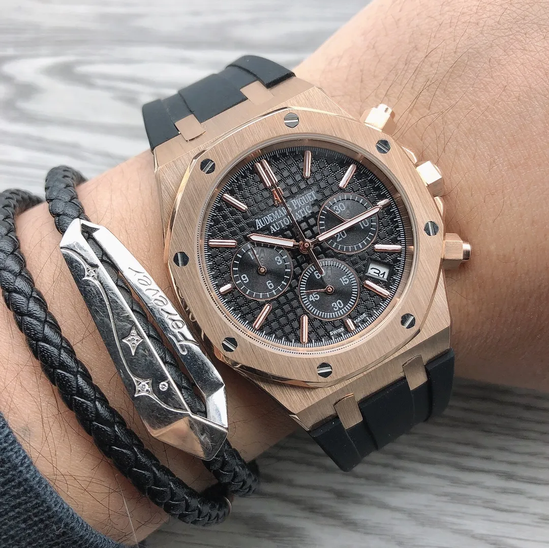 【Foreign Trade Import】💰1440! AP Audemars Piguet Royal Oak Type: Men's top watch 🎮 RP2 Movement: Multifunctional chronograph running seconds quartz movement Case: 316L stainless steel case/imported rubber tape Mirror: Mineral strengthened glass 🎮Belt: steel strap, Sanjie extraordinary, showing the charm of men Size: diameter 44mm, thickness 12mm 🎮SJ carefully selects ultra-real pictures for you to give you a super-real picture experience