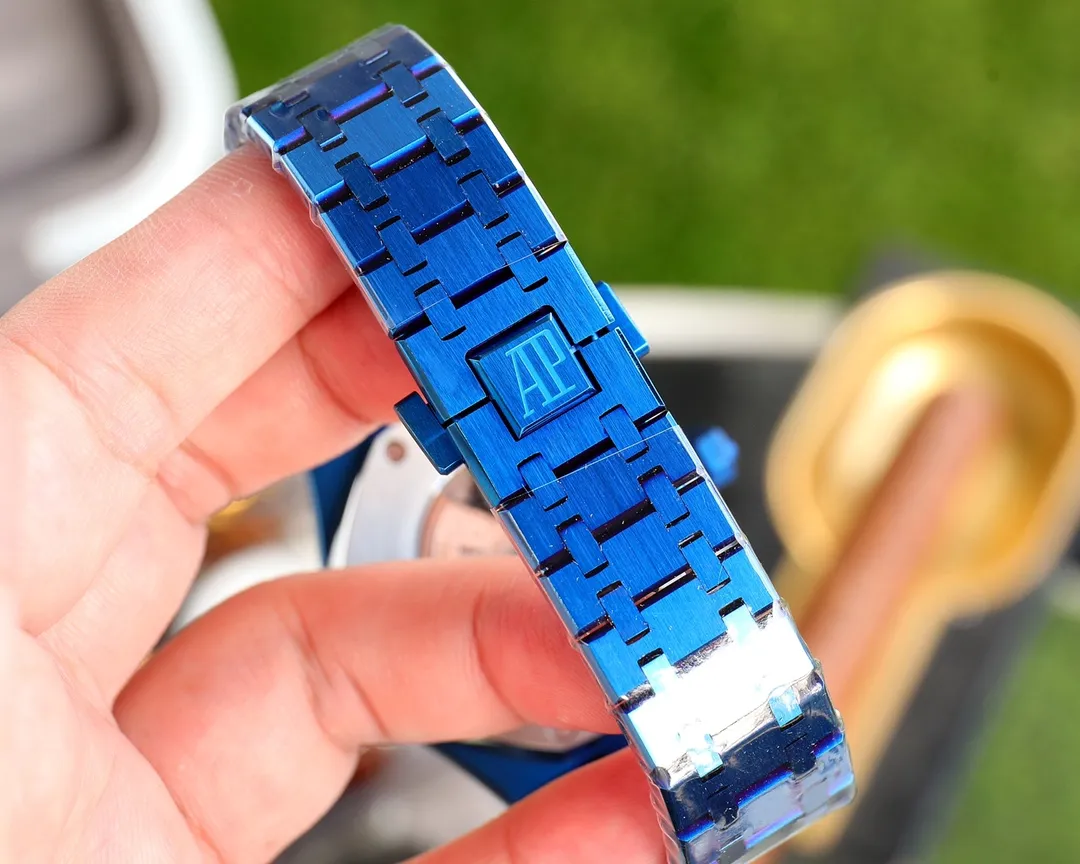 【High-end replica】💰1300! AP Audemars Piguet🔥Latest design🔥New blue shell product🔥 [Type]: Fine men's watch [Strap]: 316L stainless steel strap [Movement]: Fully automatic mechanical movement [Mirror]: Sapphire mirror (higher definition) Elegant taste Vast and majestic Ingenuity A treasure for the wrist Size: 42mm in diameter and 12mm thick Hot sale on the market! Welcome to reprint!