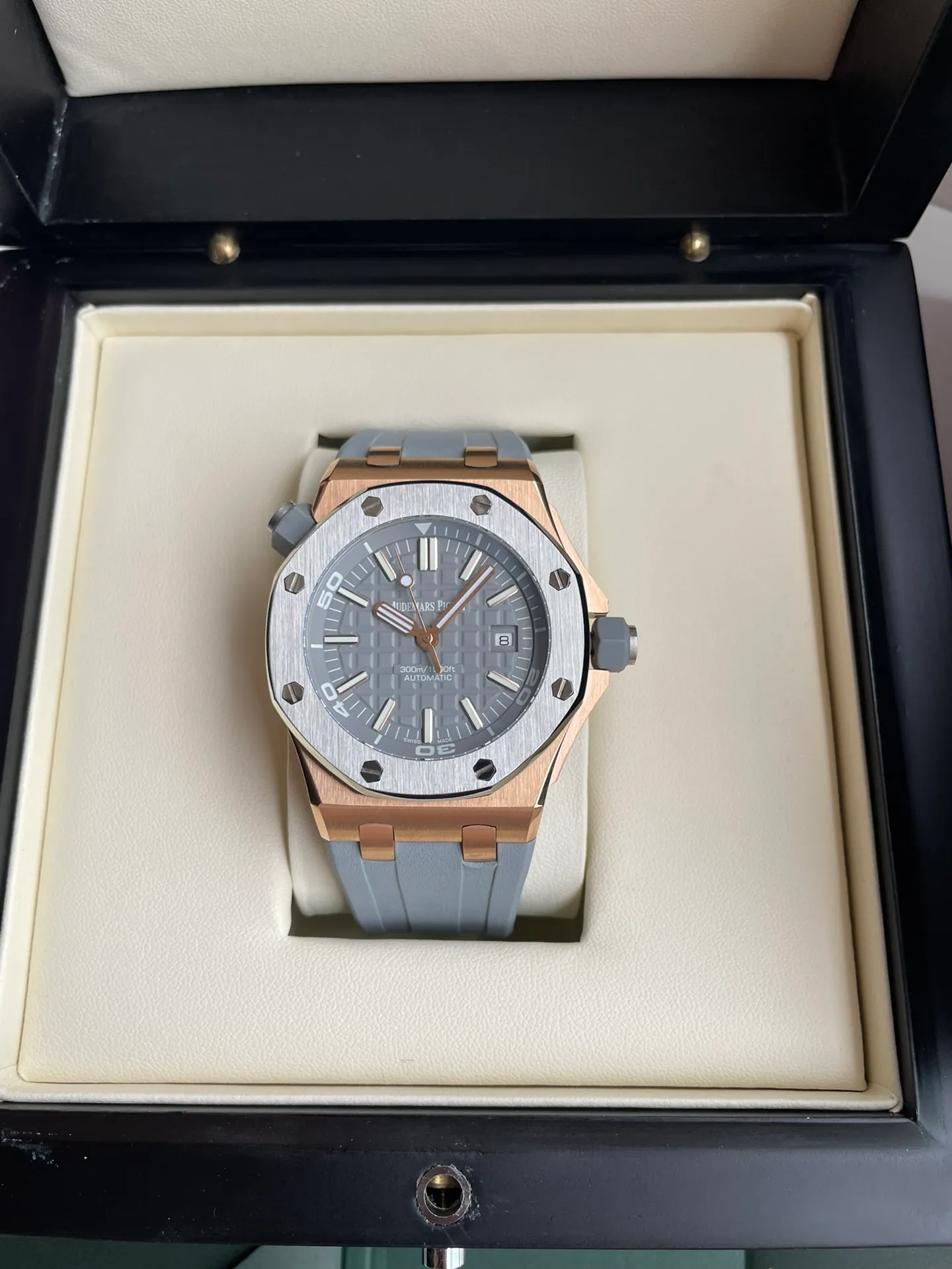 【High-end replica】💰1160 【Top-level replica】💰3440! Audemars Piguet 15710ST.OO.A002CA.01 Royal Oak Offshore Men's Mechanical Watch, size 42MM14MM, with replica original Cal.3️⃣1️⃣2️⃣0️⃣ fully automatic mechanical movement, anti-glare treated sapphire💎 crystal glass, imported 316 stainless steel case Paired with imported rubber strap, original pin buckle, people-friendly version, super high quality, super A workmanship, not ordinary goods in the market, good value for money, a must-have artifact for tough guys. After multiple processes of polishing and frosting, the unique octagonal bezel finally expresses sharp and angular lines. Audemars Piguet's entry-level watch is highly recommended! ! ! It takes a long time to present the most exquisite watches to all watch lovers!