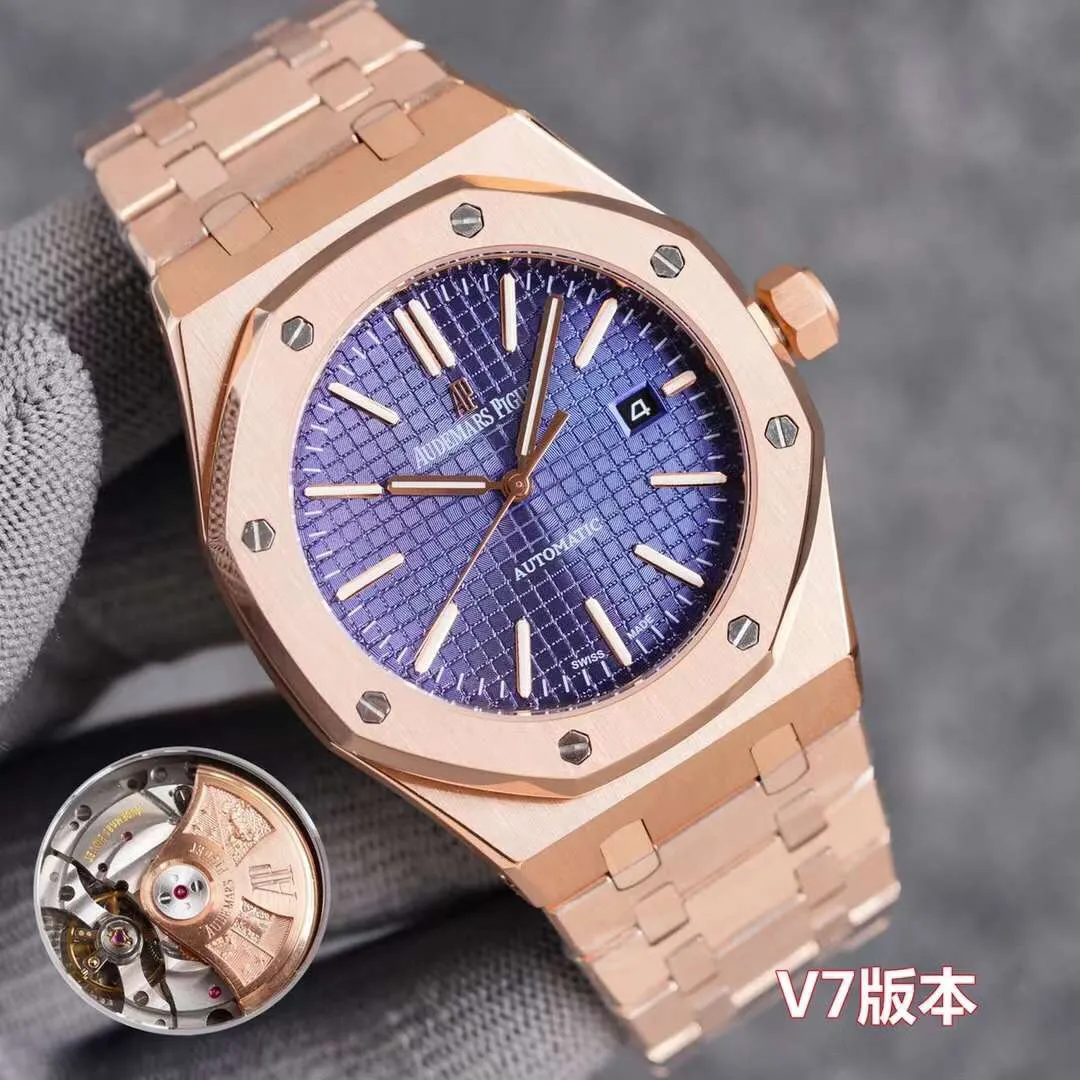 Audemars Piguet Royal Oak 15500 - Demonstrating strength and defending the "steel" king! The original mold size is 41X12 mm, which is consistent with the original product! It perfectly restores every detail of the authentic watch case, showing the masculine temperament of the authentic "angular, perseverance and courage". The workmanship of the steel strap is impeccable, and is better than any steel strap watch on the market. The tightness of the "buffer belt" connecting the steel strap head and the watch head is exactly the same as the original. It breaks the concept of plywood and exclusively reproduces the CAL.4302 all-in-one machine! More stable, better and more real. The "biscuit texture" on the dial is three-dimensional and full, full of energy! It is by no means an ordinary small factory that is in despair. Exquisite experience, different feelings 🔥 Top-quality products are constantly produced 🔥