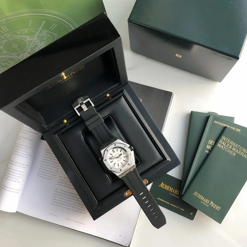 【High-end replica】💰1160! 【Customized all-in-one machine】💰1720! The 2023 heavy new product [color] Audemars Piguet Royal Oak Offshore men's sports watch has the same quality standards as always, with a sapphire mirror, a new Citizen movement, and is deeply waterproof. [Movement] The product still adheres to the high cost performance, using the 💯 brand new original Japanese imported Citizen 9015 all-in-one automatic mechanical movement [Case] ​​The case is made of 316 fine steel Lassa white flawless lines with clear and smooth lines, the octagonal ring mouth is equipped with eight screws and the bezel is bright and eye-catching, size 42mm/12mm [Literal] It adopts a large plaid text, which is bright and contrasting in the sun. [Watch Chain] The big manufacturer simultaneously imported the rubber watch strap with the original large pin buckle!