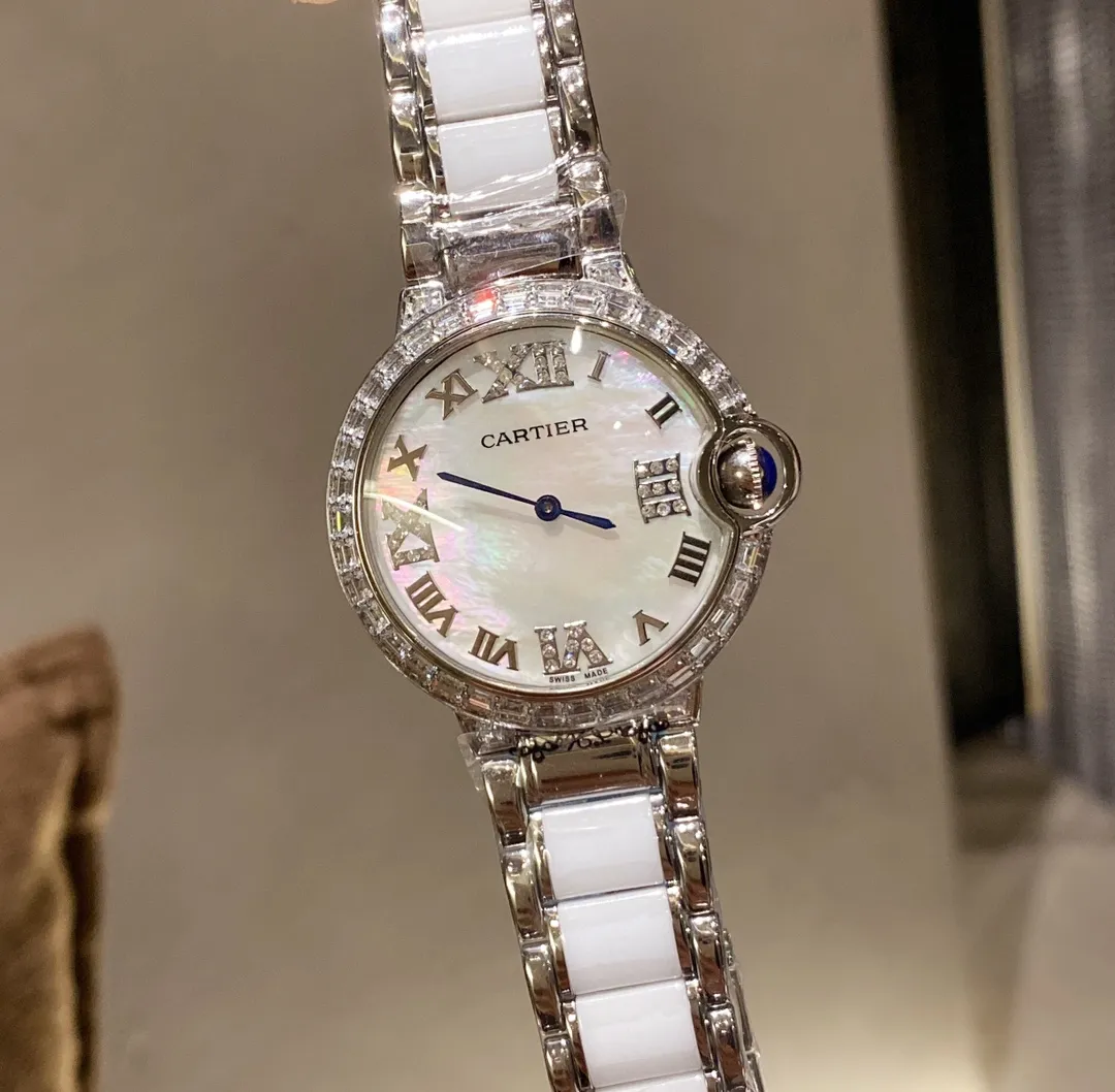 【High-end replica】💰1360! New product 2022 ceramics, new interpretation, exclusive princess diamond limited edition, princess diamond, clear and neat outline, special-shaped multi-cut facets to make diamonds shine more. This new Cartier blue balloon ring is inlaid with diamonds and mother-of-pearl dial. It is super luxurious and elegant. The original folding buckle is easy to wear. It is beautiful and charming. The size is 36mm. The round case is basically free of hand. It is easy to wear and easy to match. It is highly recognizable. Don’t hesitate to get it.