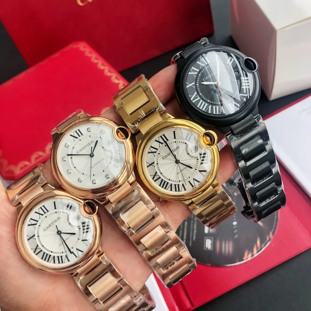 [Original order quality]💰1160! 【High-end replica】💰1720! The Cartier Blue Balloon 42mm series is a one-to-one replica of the original version, sleek and elegant, showing nobility. [Surface] Adopts original CNC color matching, the original version has the same dark yellow color, fine and well-proportioned textures, sword-shaped grilled blue steel hands, bright color and clear reading [Case] ​​The original mold is opened to upgrade the shell shape, the fish-eye sapphire glass head has an obvious crescent position, consistent radian, the crown is centered, and the size is synchronized with the original 42/13mm 316L stainless steel case, which is extremely polished and shiny. The level of detail is no less than the original, perfectly embodying the unique charm of the original. [Movement] Equipped with the top-level Seagull 2824 movement, the parameters are synchronized with the original ones, and can be simultaneously upgraded to the Swiss ETA machine. It has accurate travel time, delicate winding feel, and the time adjustment direction is synchronized with the original ones. [Strap] Equipped with an Italian imported first-layer cowhide strap with an original sand buckle or a top-grade 316L stainless steel bracelet. The parts are polished, and the bracelet screws use the original consistent spring thread ⚠️ Please look for the exclusive quality of GD products