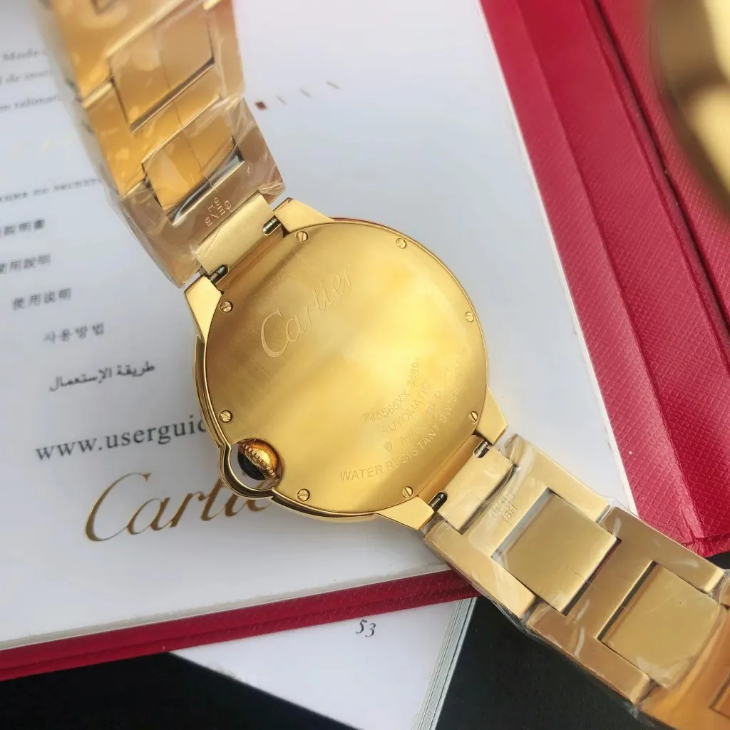 [Original order quality]💰1160! 【High-end replica】💰1720! The Cartier Blue Balloon 42mm series is a one-to-one replica of the original version, sleek and elegant, showing nobility. [Surface] Adopts original CNC color matching, the original version has the same dark yellow color, fine and well-proportioned textures, sword-shaped grilled blue steel hands, bright color and clear reading [Case] ​​The original mold is opened to upgrade the shell shape, the fish-eye sapphire glass head has an obvious crescent position, consistent radian, the crown is centered, and the size is synchronized with the original 42/13mm 316L stainless steel case, which is extremely polished and shiny. The level of detail is no less than the original, perfectly embodying the unique charm of the original. [Movement] Equipped with the top-level Seagull 2824 movement, the parameters are synchronized with the original ones, and can be simultaneously upgraded to the Swiss ETA machine. It has accurate travel time, delicate winding feel, and the time adjustment direction is synchronized with the original ones. [Strap] Equipped with an Italian imported first-layer cowhide strap with an original sand buckle or a top-grade 316L stainless steel bracelet. The parts are polished, and the bracelet screws use the original consistent spring thread ⚠️ Please look for the exclusive quality of GD products