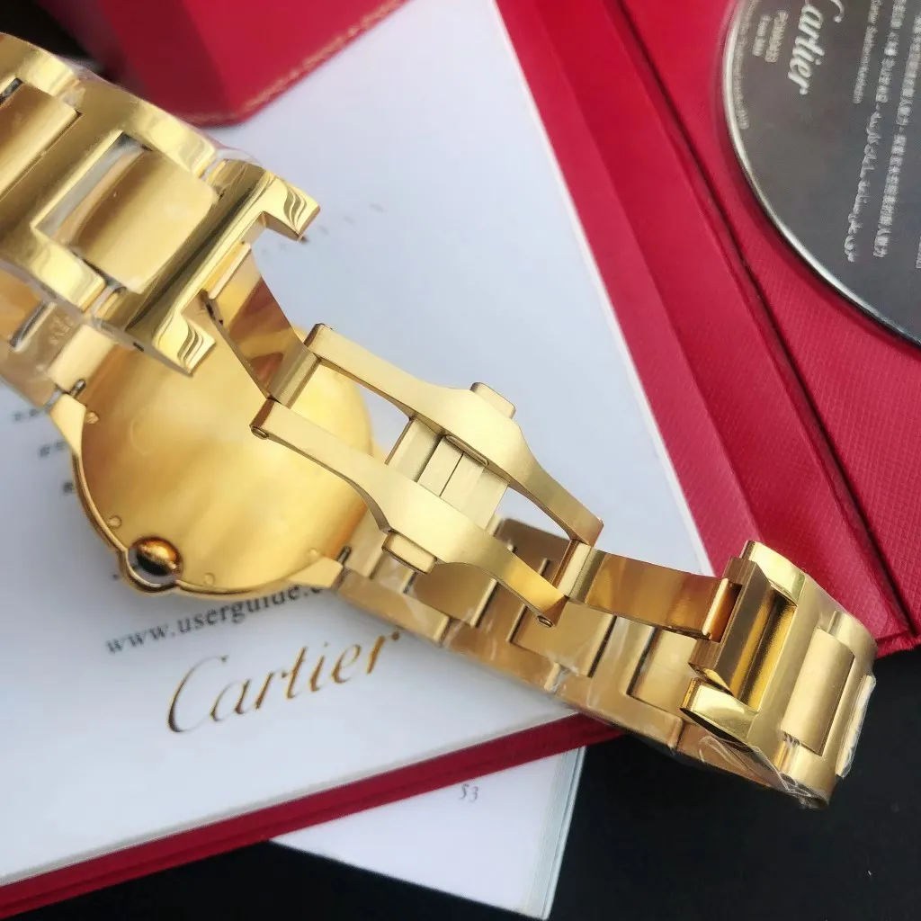 [Original order quality]💰1160! 【High-end replica】💰1720! The Cartier Blue Balloon 42mm series is a one-to-one replica of the original version, sleek and elegant, showing nobility. [Surface] Adopts original CNC color matching, the original version has the same dark yellow color, fine and well-proportioned textures, sword-shaped grilled blue steel hands, bright color and clear reading [Case] ​​The original mold is opened to upgrade the shell shape, the fish-eye sapphire glass head has an obvious crescent position, consistent radian, the crown is centered, and the size is synchronized with the original 42/13mm 316L stainless steel case, which is extremely polished and shiny. The level of detail is no less than the original, perfectly embodying the unique charm of the original. [Movement] Equipped with the top-level Seagull 2824 movement, the parameters are synchronized with the original ones, and can be simultaneously upgraded to the Swiss ETA machine. It has accurate travel time, delicate winding feel, and the time adjustment direction is synchronized with the original ones. [Strap] Equipped with an Italian imported first-layer cowhide strap with an original sand buckle or a top-grade 316L stainless steel bracelet. The parts are polished, and the bracelet screws use the original consistent spring thread ⚠️ Please look for the exclusive quality of GD products
