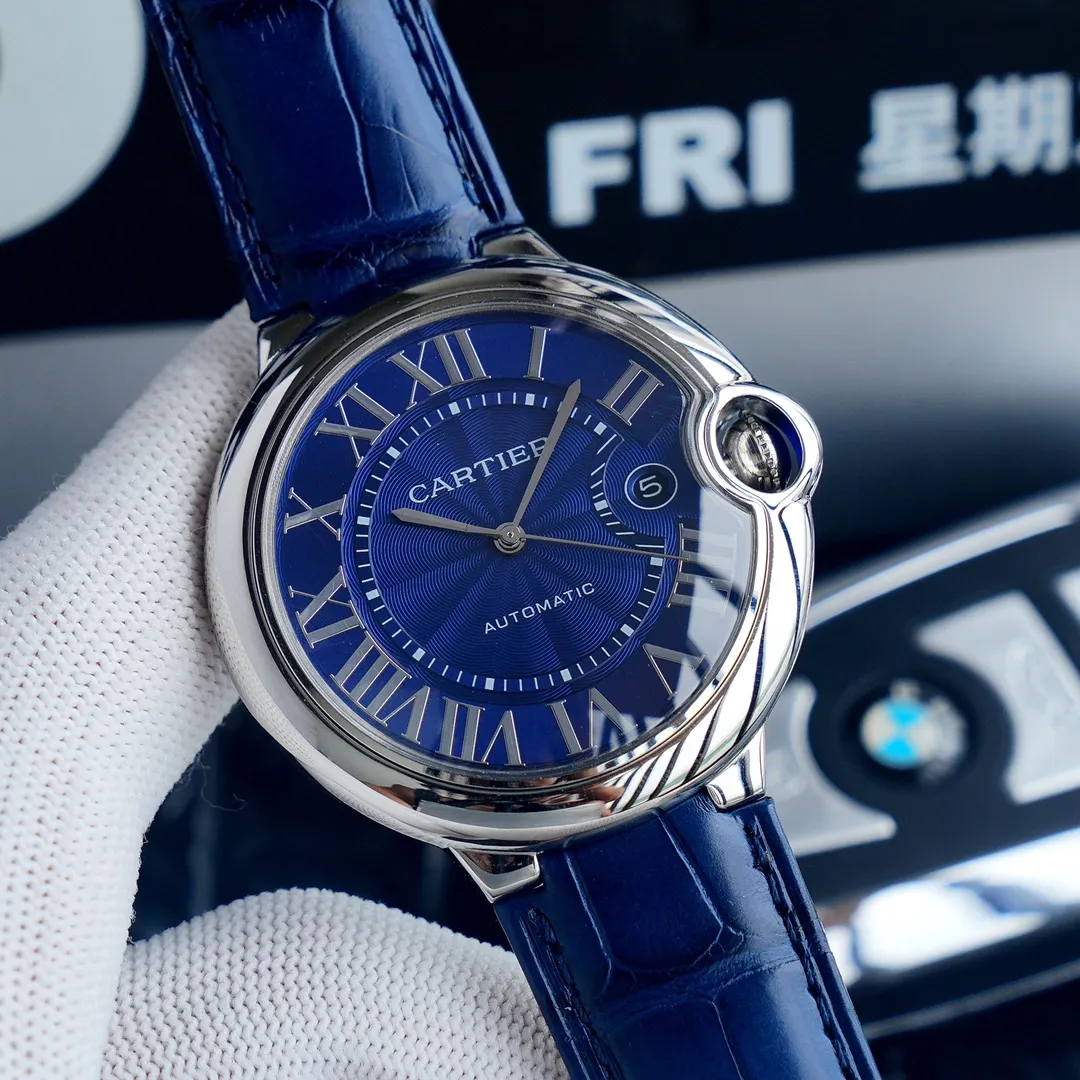 【Top Replica】💰2560! Cartier Blue Balloon series, this series of watches is famous for its delicate style and elegant style in Cartier watchmaking industry. Of course, this watch must have such characteristics. The color of the stainless steel case makes the watch as light as a balloon, and the blue crown seems to have disobediently deviated from the original planned trajectory, like a playful couple. The Roman numerals on the dial look retro and deep, decorated with guilloche patterns and sword-shaped hands. The entire watch gives people a delicate and considerate feel. Isn’t this what couples need? Built-in: Japanese Citizen fully automatic machine, water drop (fish eye bubble) sapphire glass mirror, highly waterproof, burnt steel blue pointer color, head curvature⚠Please look for exclusive quality
