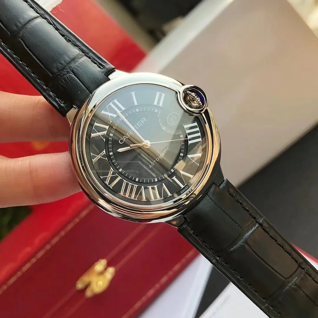 【High-end replica】💰1120! 【Customized all-in-one machine】💰1720! Cartier Blue Balloon [Cross-border peak, replica of the original version] GD quality control ingenuity creates a classic model - the Cartier Blue Balloon 42mm series is a one-to-one replica of the original version, sleek and elegant, showing nobility. [Case] ​​The case size is synchronized with the original 42/13mm 316L stainless steel case, which is extremely polished and shiny. The level of detail is no less than the original, perfectly embodying the unique charm of the original. [Movement] Equipped with the imported Citizen 9015 movement, the parameters are synchronized with the original ones, and can be simultaneously upgraded to the Swiss ETA machine. It has accurate travel time, delicate winding feel, and the time adjustment direction is synchronized with the original ones. [Strap] It is equipped with a first-layer cowhide strap imported from Italy and a top-grade 316L stainless steel strap to choose from. The steel belt is exquisitely polished ⚠️ Please look for the exclusive quality produced by GD