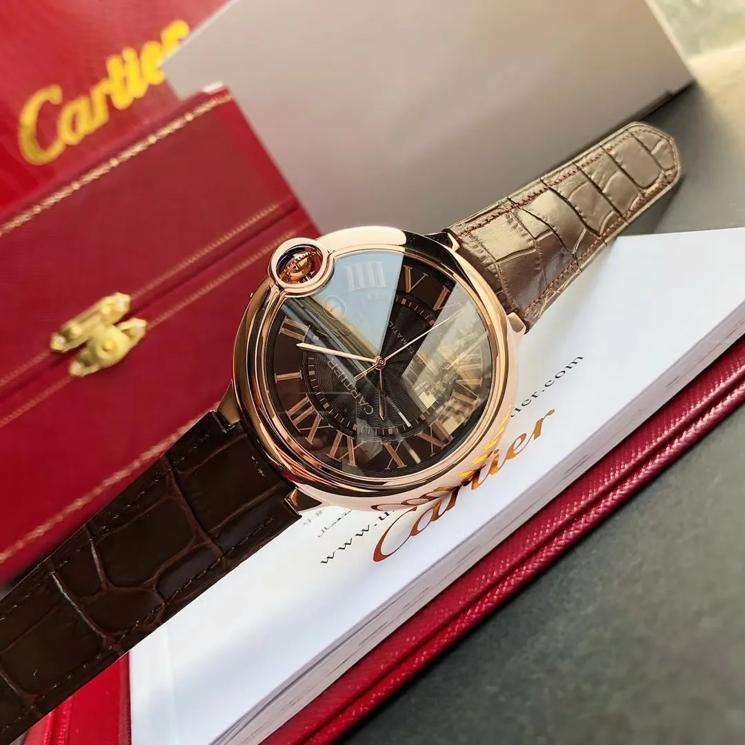 【High-end replica】💰1120! 【Customized all-in-one machine】💰1720! Cartier Blue Balloon [Cross-border peak, replica of the original version] GD quality control ingenuity creates a classic model - the Cartier Blue Balloon 42mm series is a one-to-one replica of the original version, sleek and elegant, showing nobility. [Case] ​​The case size is synchronized with the original 42/13mm 316L stainless steel case, which is extremely polished and shiny. The level of detail is no less than the original, perfectly embodying the unique charm of the original. [Movement] Equipped with the imported Citizen 9015 movement, the parameters are synchronized with the original ones, and can be simultaneously upgraded to the Swiss ETA machine. It has accurate travel time, delicate winding feel, and the time adjustment direction is synchronized with the original ones. [Strap] It is equipped with a first-layer cowhide strap imported from Italy and a top-grade 316L stainless steel strap to choose from. The steel belt is exquisitely polished ⚠️ Please look for the exclusive quality produced by GD