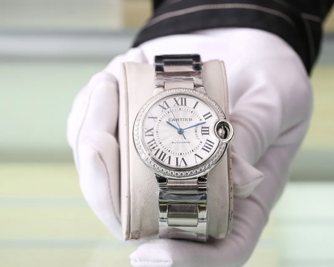 【Foreign Trade Import】💰2320! Cartier - CARTIER🌸🌸🌸Blue Balloon Series Authentic Terminator The Strongest Upgrade Cartier🔥The latest super strongest version is officially launched [Glass Upgrade] This mechanical version uses imported material fish-eye sapphire, which is better than domestic ones in terms of crystal points, transparency and scratch resistance [Case Upgrade] Positive 316L steel Re-adjust the grinding tool, upgrade the details of the bezel, middle case and bottom cover. As well as improving the post-polishing process, the overall fit of the shell and cover is more tacit and seamless, with no dead ends. [Hands upgrade] The latest genuine craftsmanship (quenched and burned steel blue) [Dial upgrade] Improve the literal scale to make it more rounded, and correct the texture of the upper and lower sub-dials in the dial. Completely improves the gloss, making it whiter and more natural, maintaining the same effect as the original. (Size 36) 🔥Female: Pure new Citizen machine imported from Japan [buckle upgrade] Improve the polishing and brushing of the inner details of the watch buckle. I would like to sincerely thank you for correcting the shortcomings of the published version. The mechanical ultimate version belongs to everyone. Keep correcting yourself and live up to expectations! Welcome to reprint!