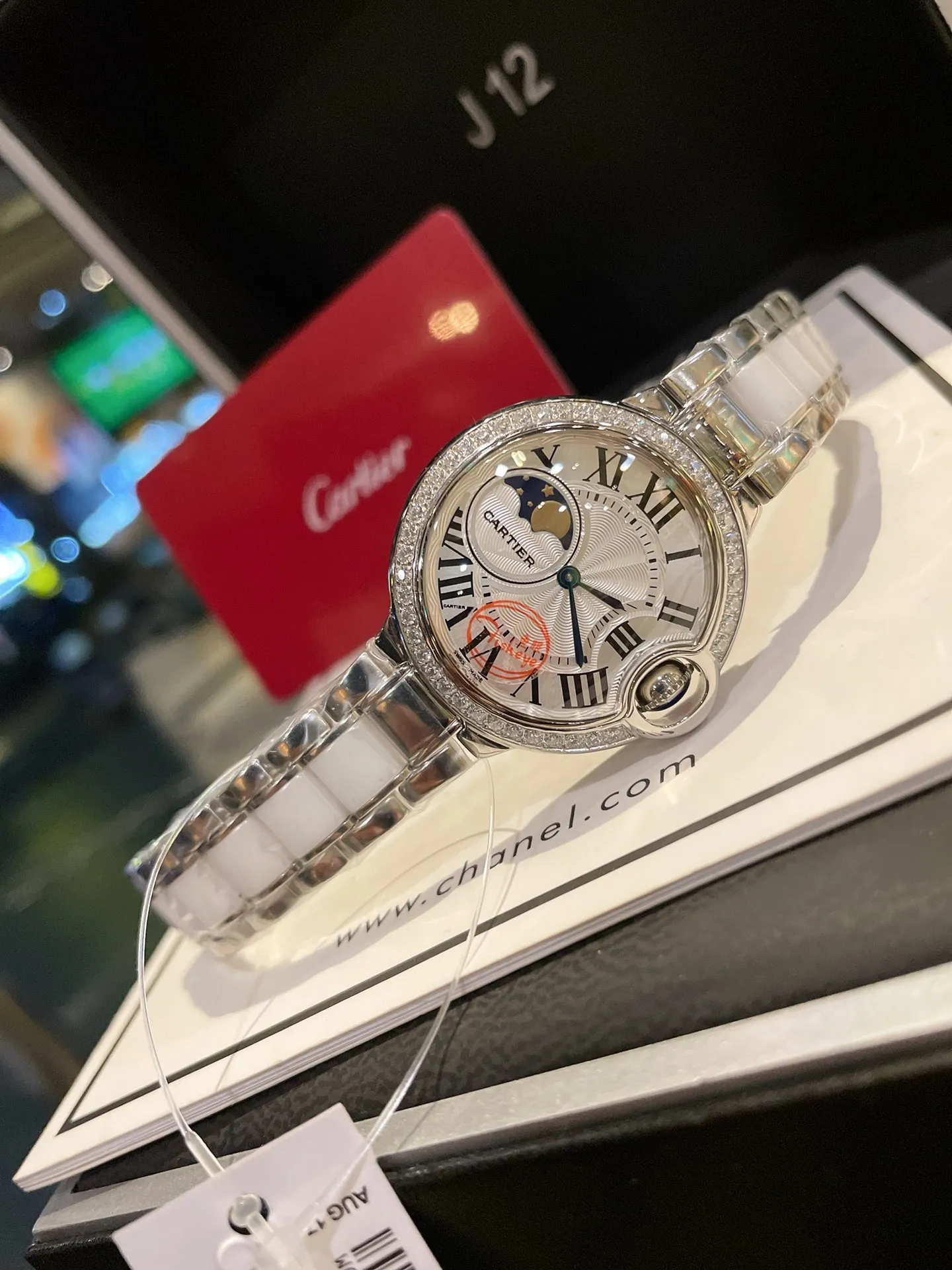 【High-end replica】💰1160! The new fashionable quartz women's model [Cartier] is carefully designed ❤️ versatile and durable to look at 💞 comfortable to wear 💗 popular basket balloon, the aperture has a glossy feel, and the diamond ring has a jewelry feel. It adopts imported quartz movement and is matched with the most fashionable steel band between ceramics. It is gorgeous and unique but not complicated. The whole watch is elegant and harmonious. The dial is retro and has an aristocratic temperament. ❣️ Size 33mm*9mm